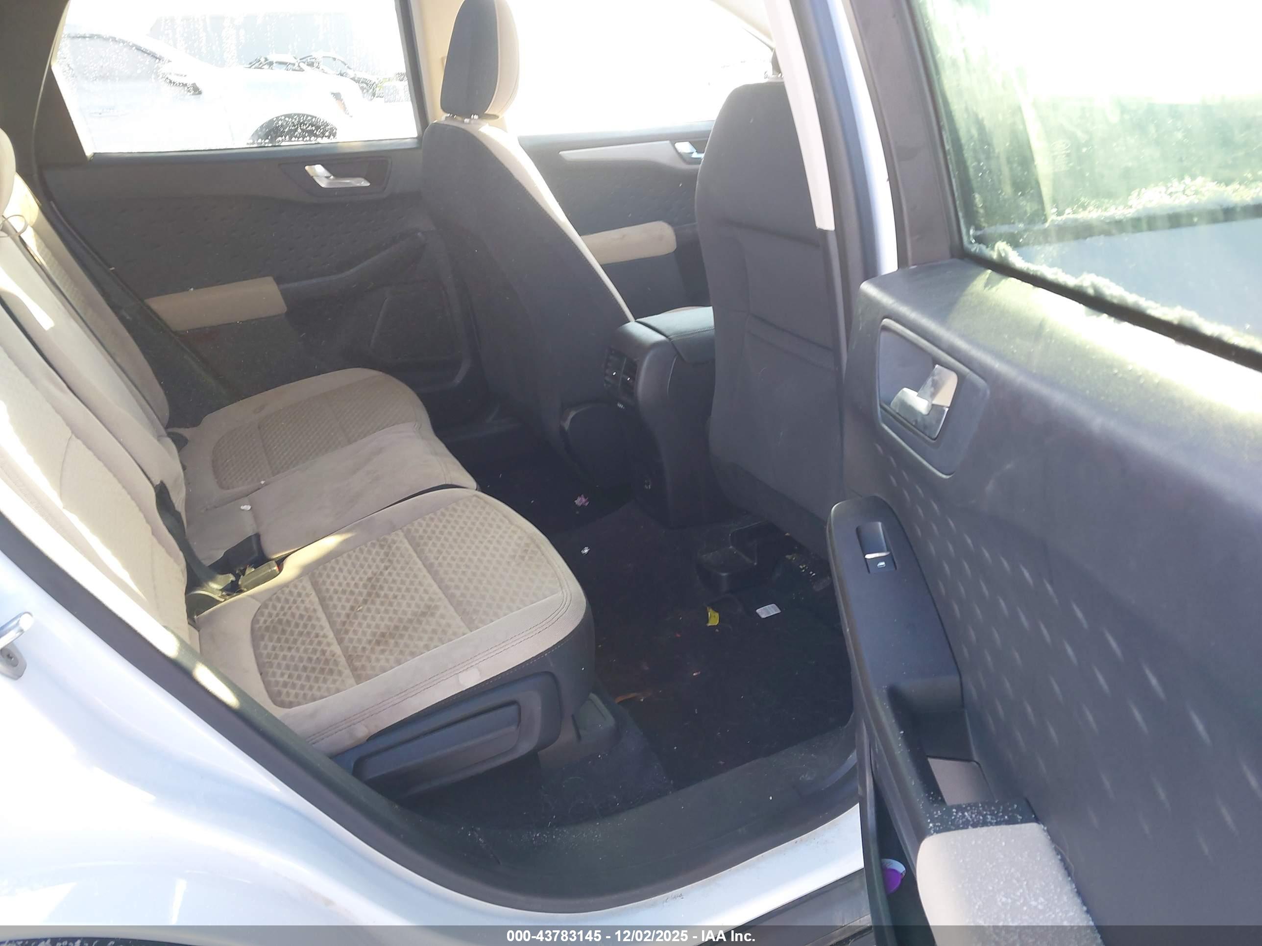 FORD ESCAPE image 8