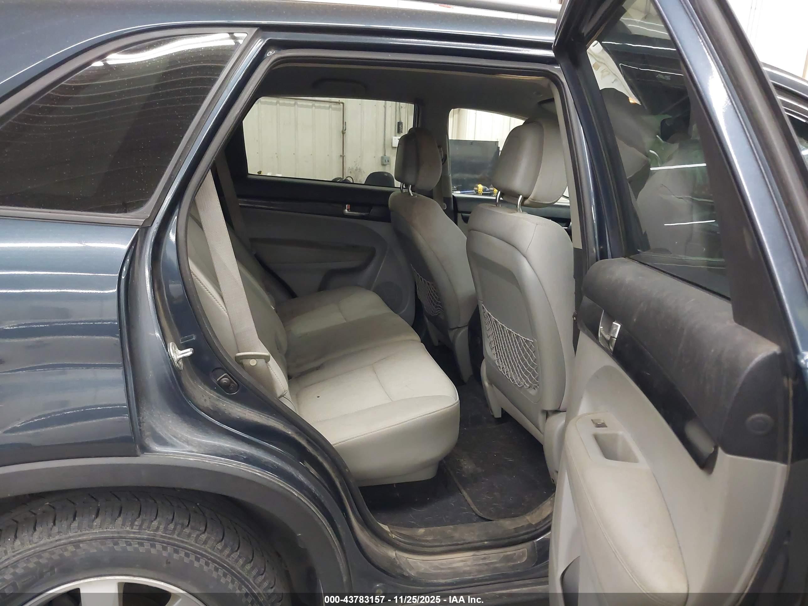 KIA SORENTO image 8