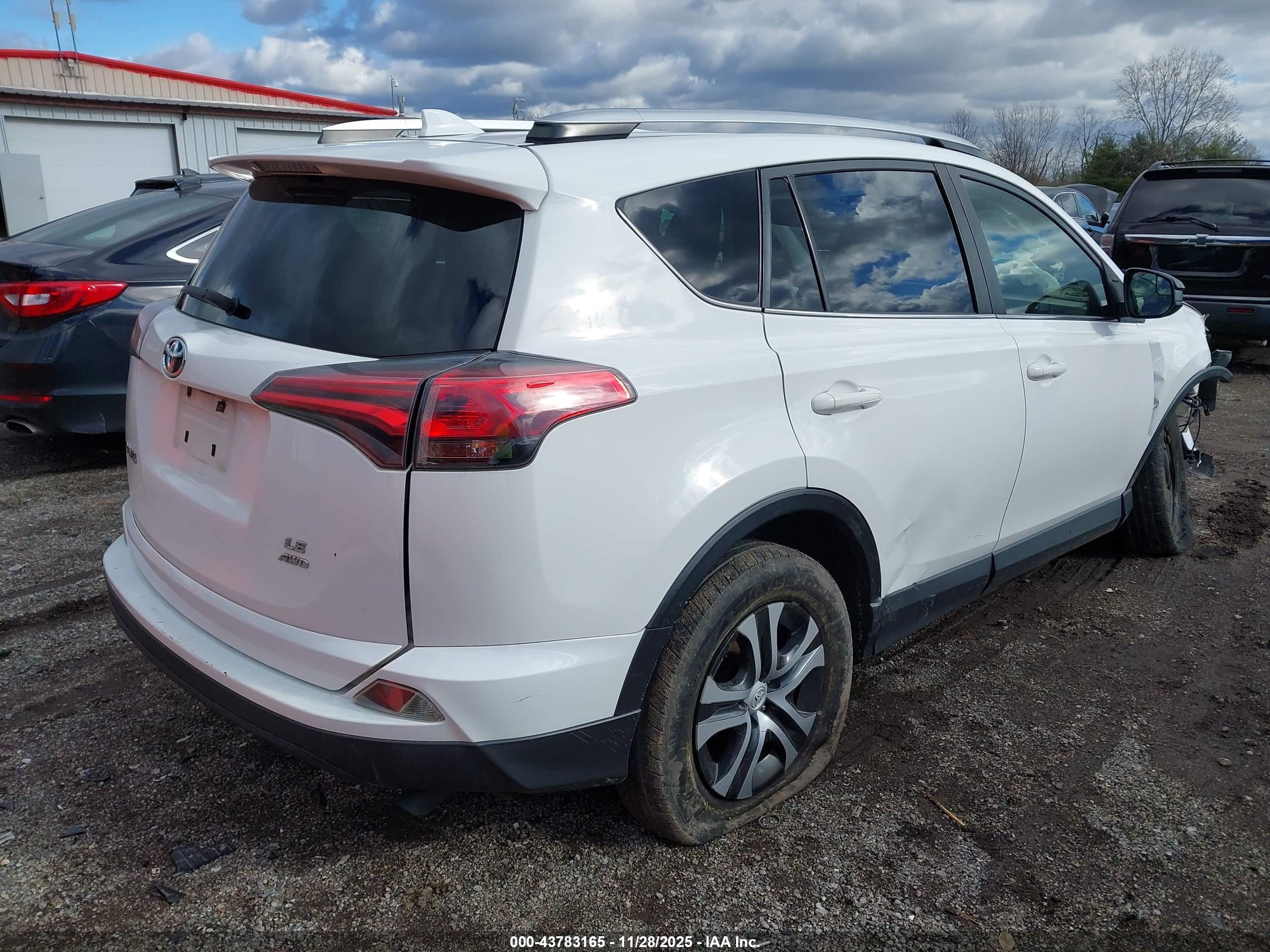 TOYOTA RAV4 image 4