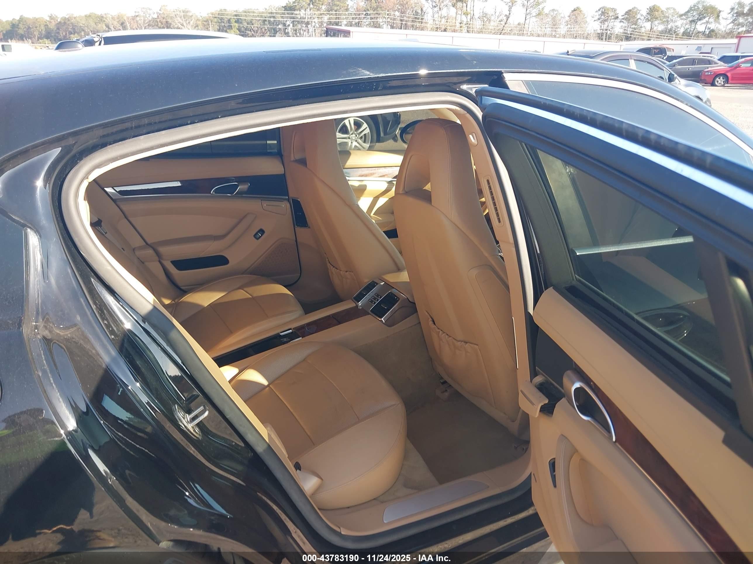 PORSCHE PANAMERA image 8