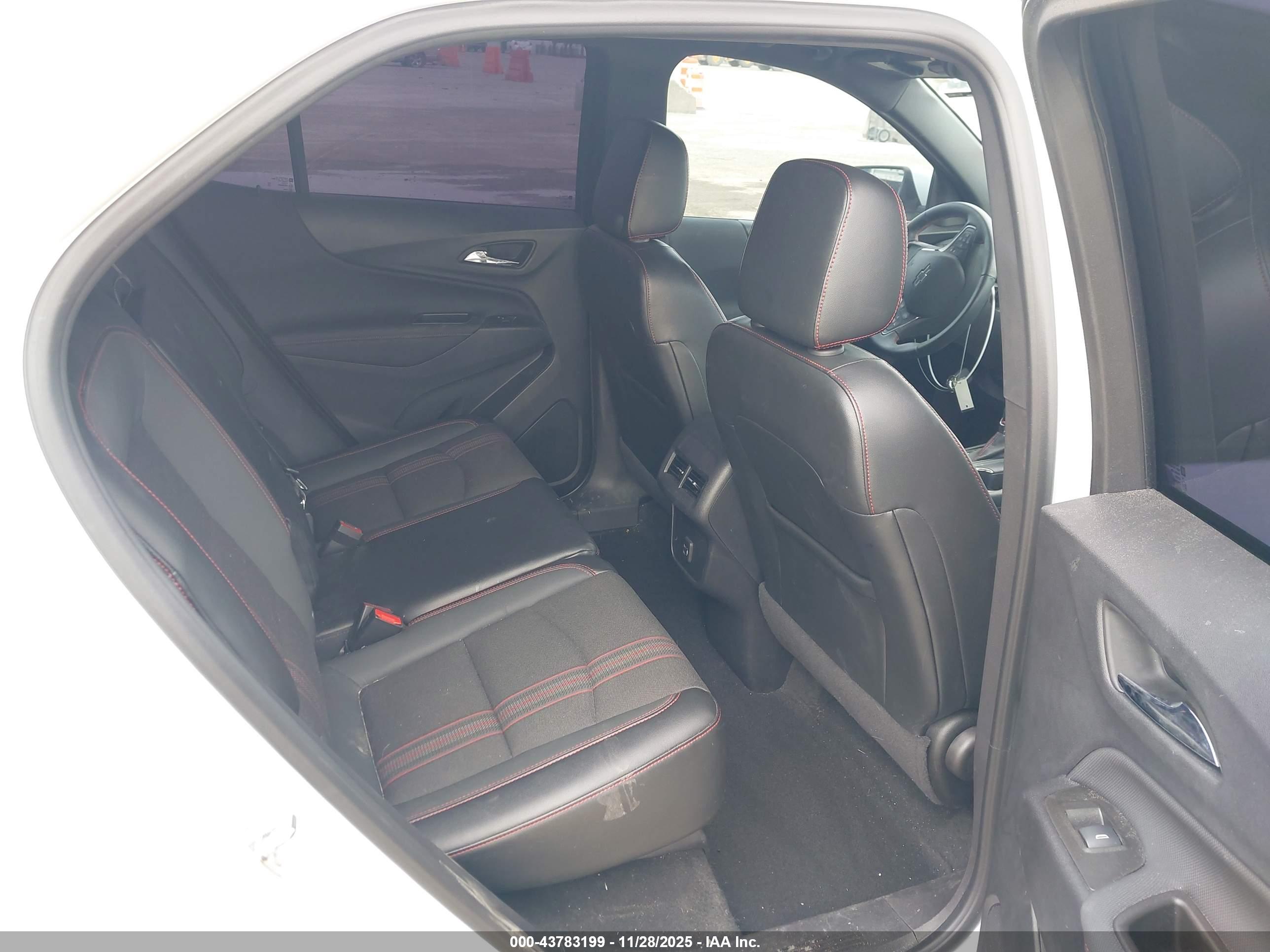CHEVROLET EQUINOX image 8