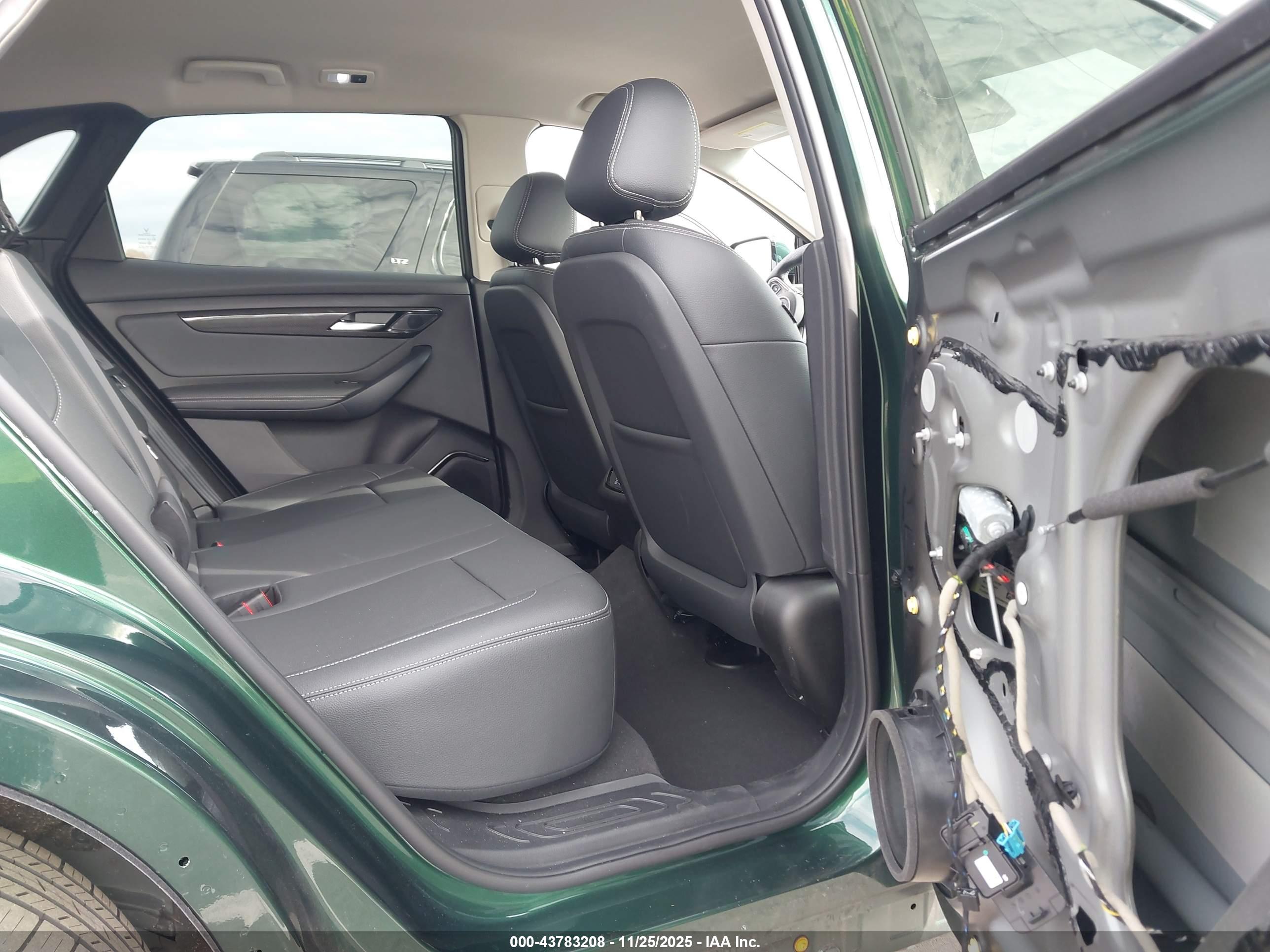 VINFAST VF image 8