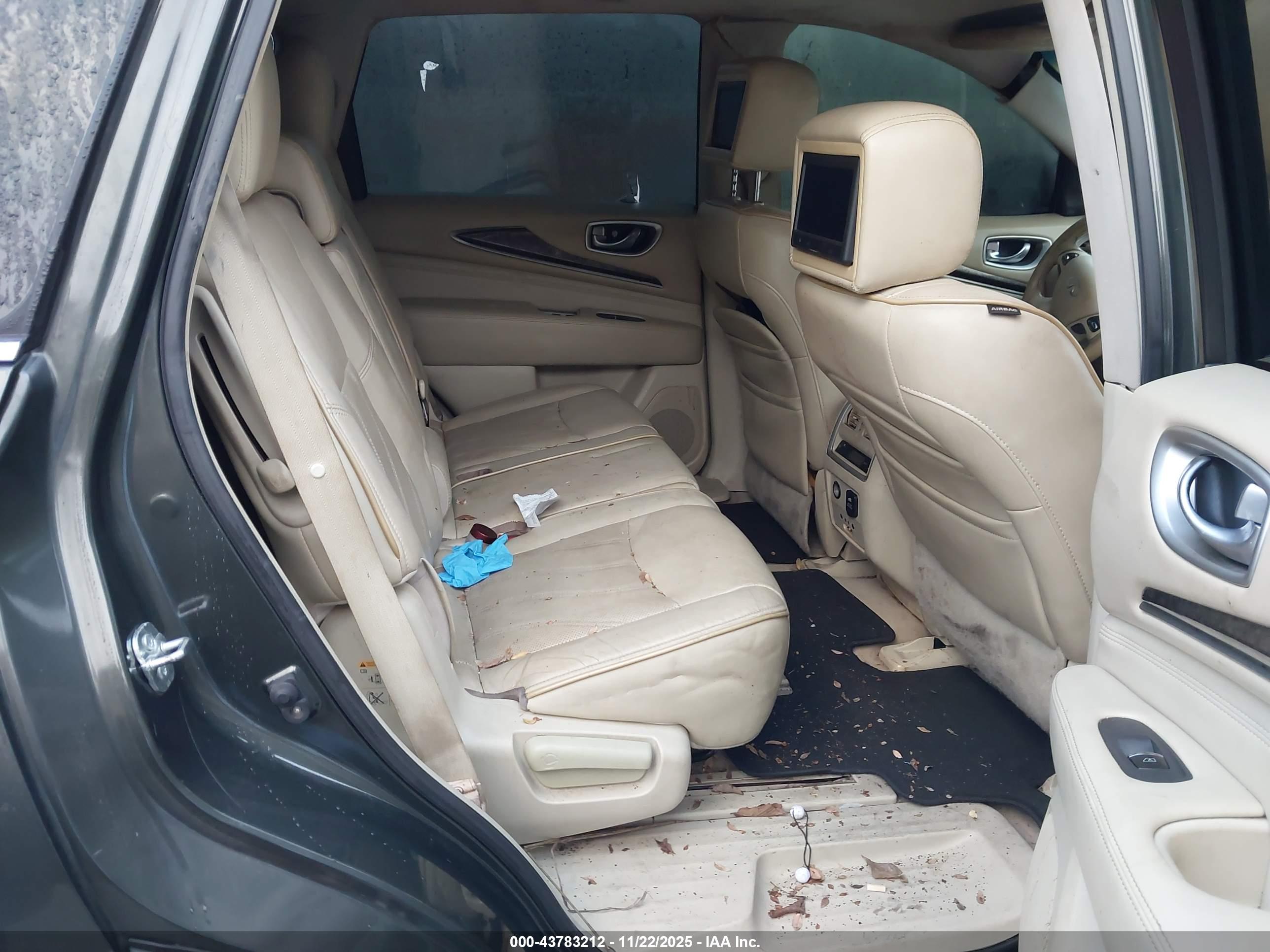 INFINITI JX35 image 8