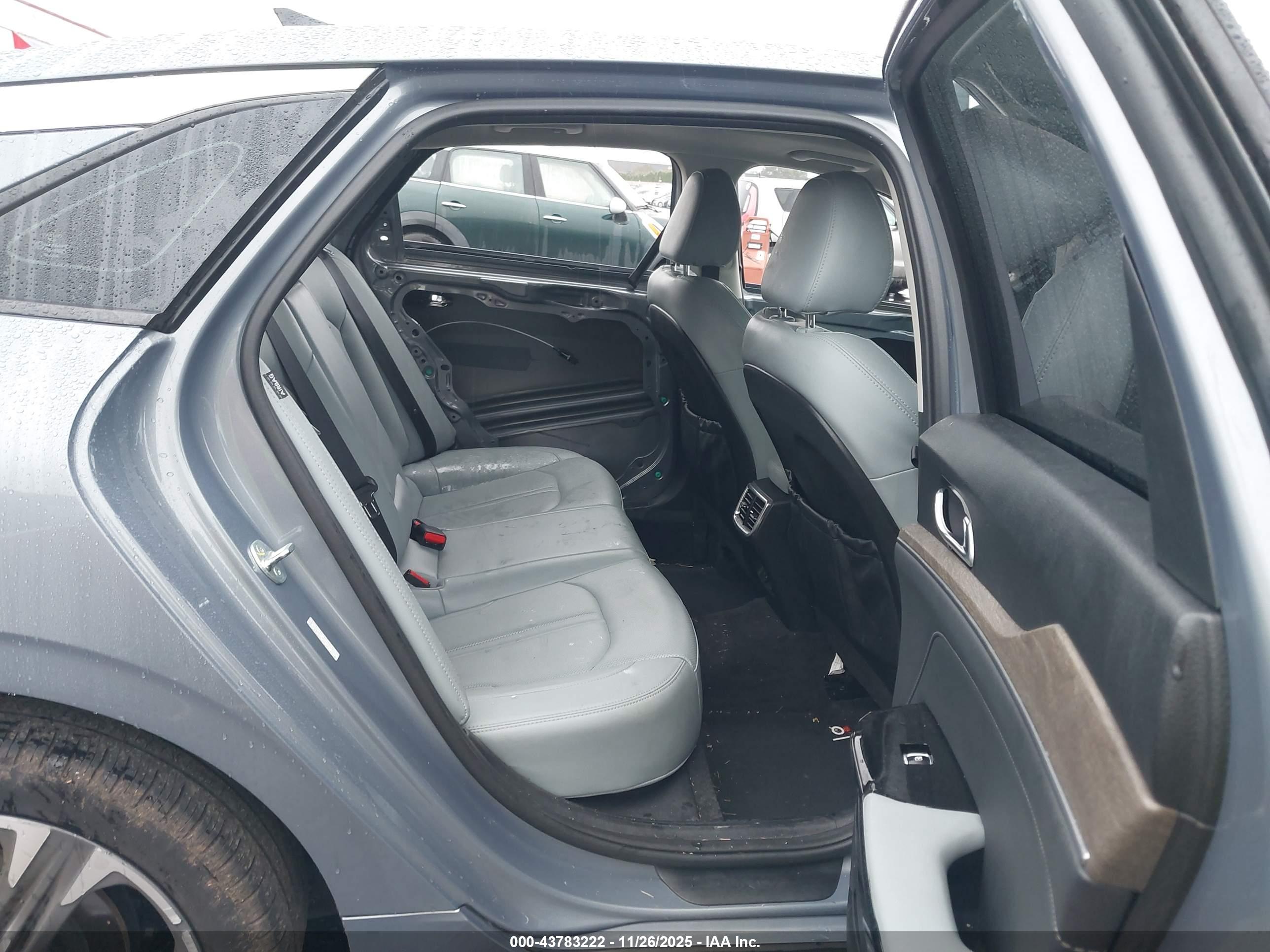 KIA K5 image 8