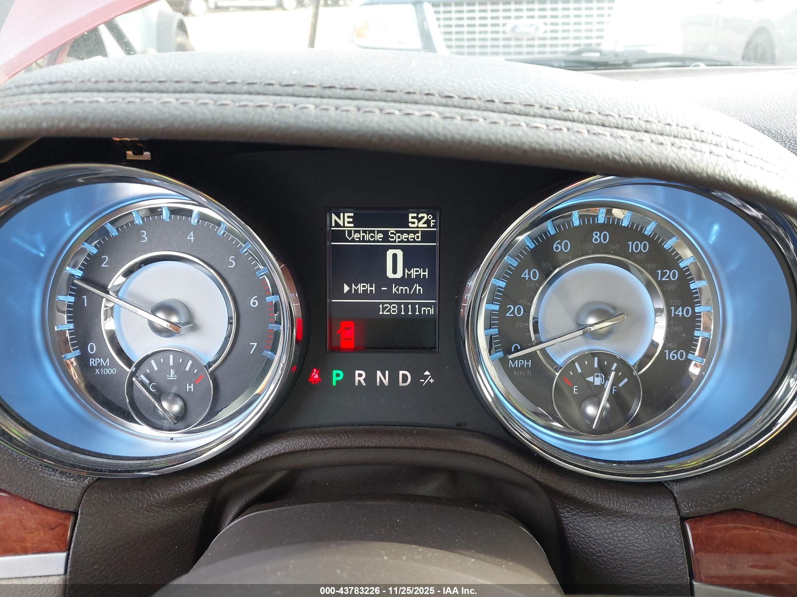 CHRYSLER 300C image 7