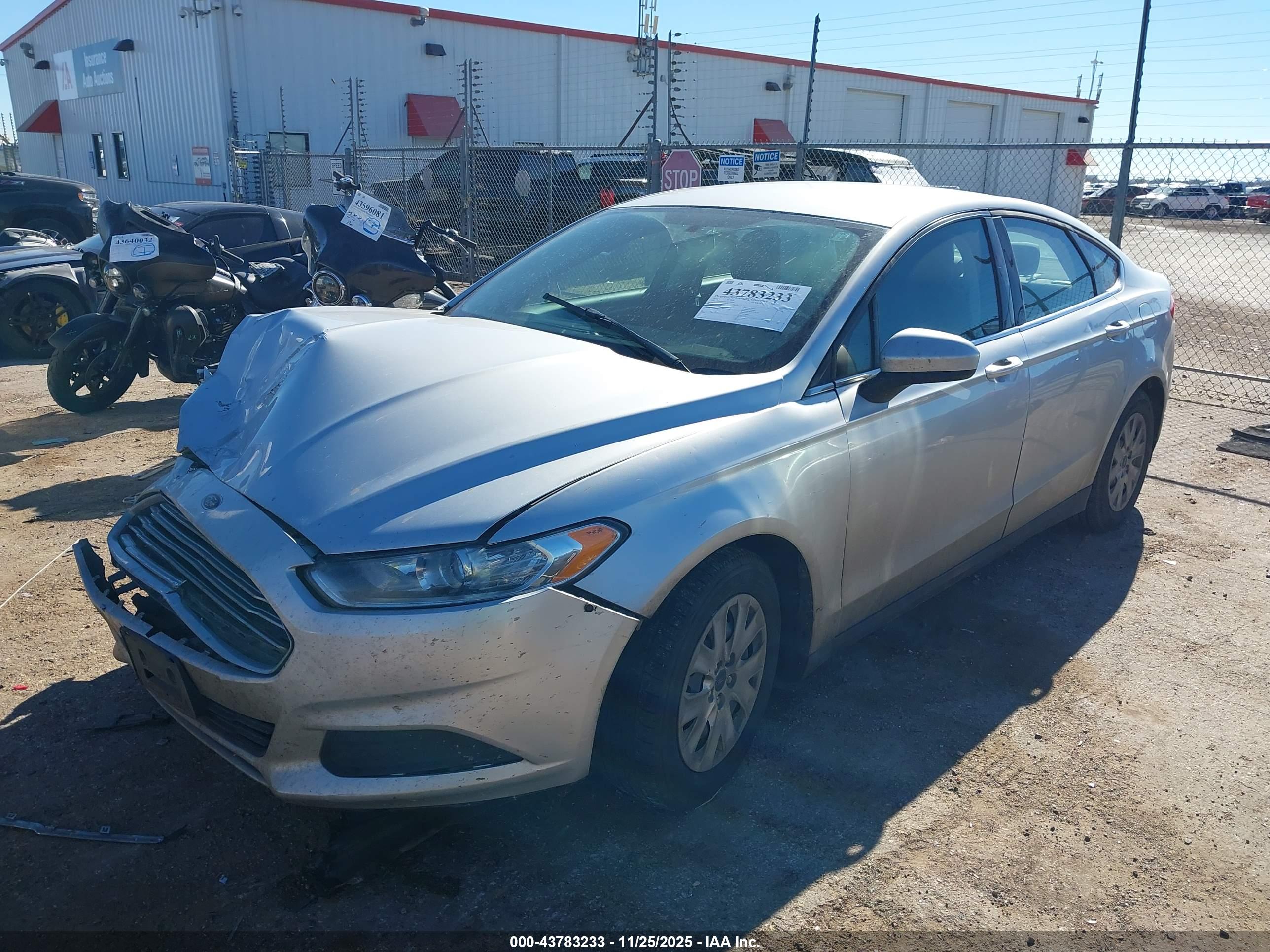 FORD FUSION image 2