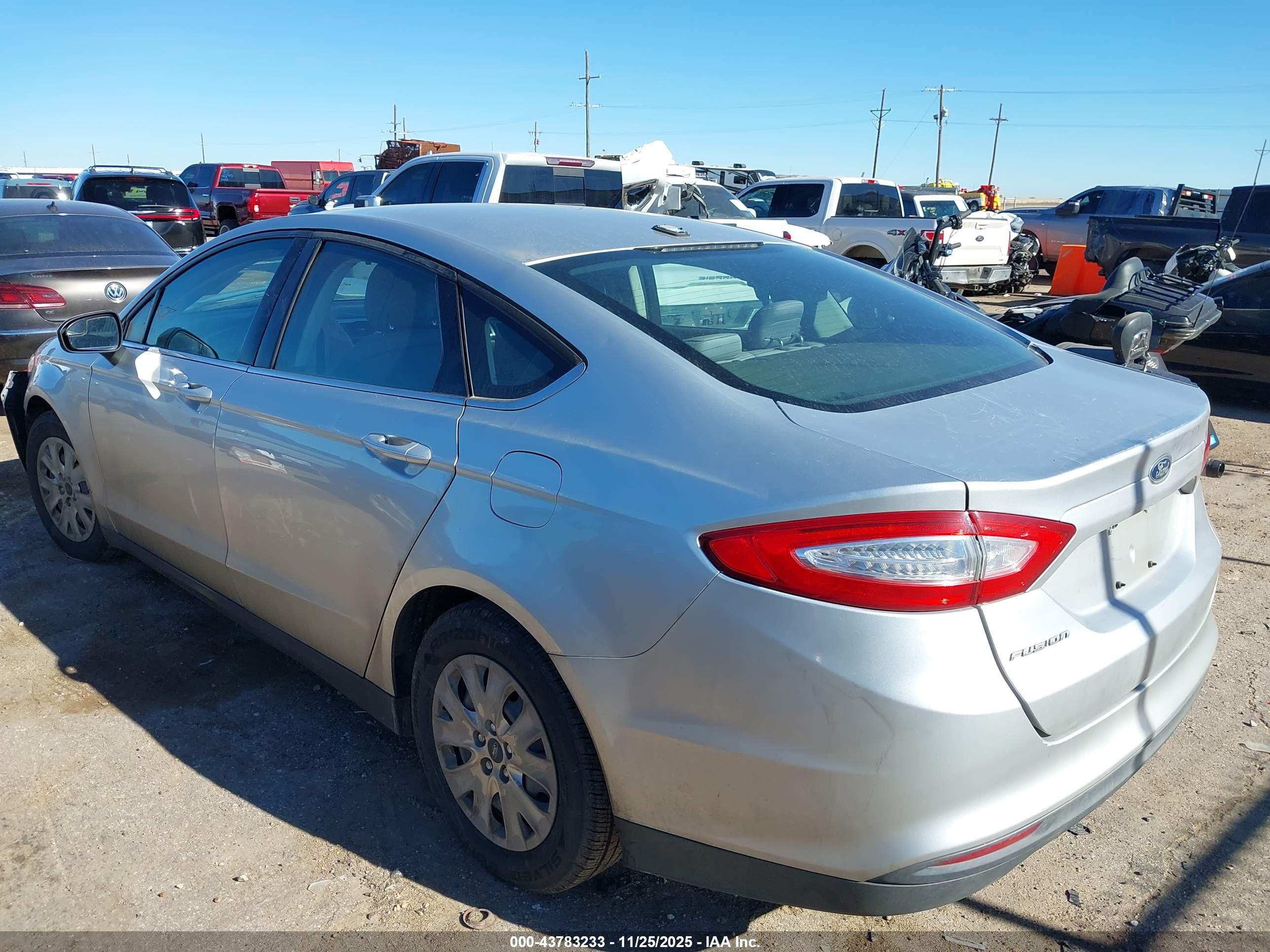 FORD FUSION image 3