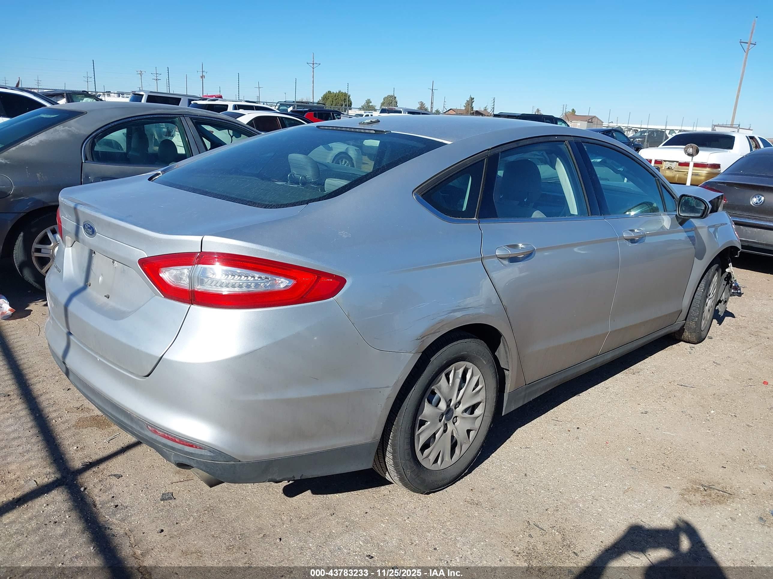 FORD FUSION image 4