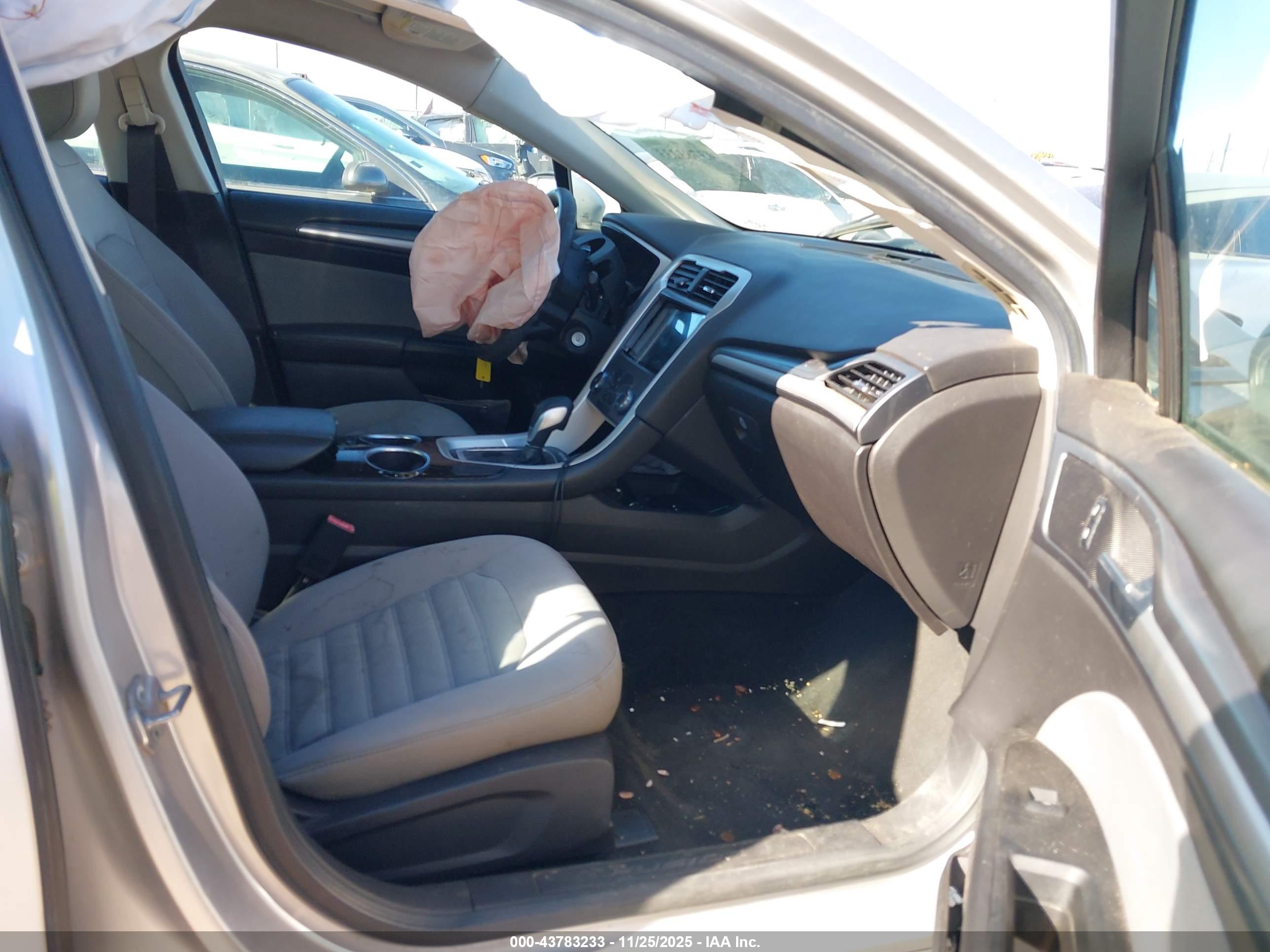 FORD FUSION image 5