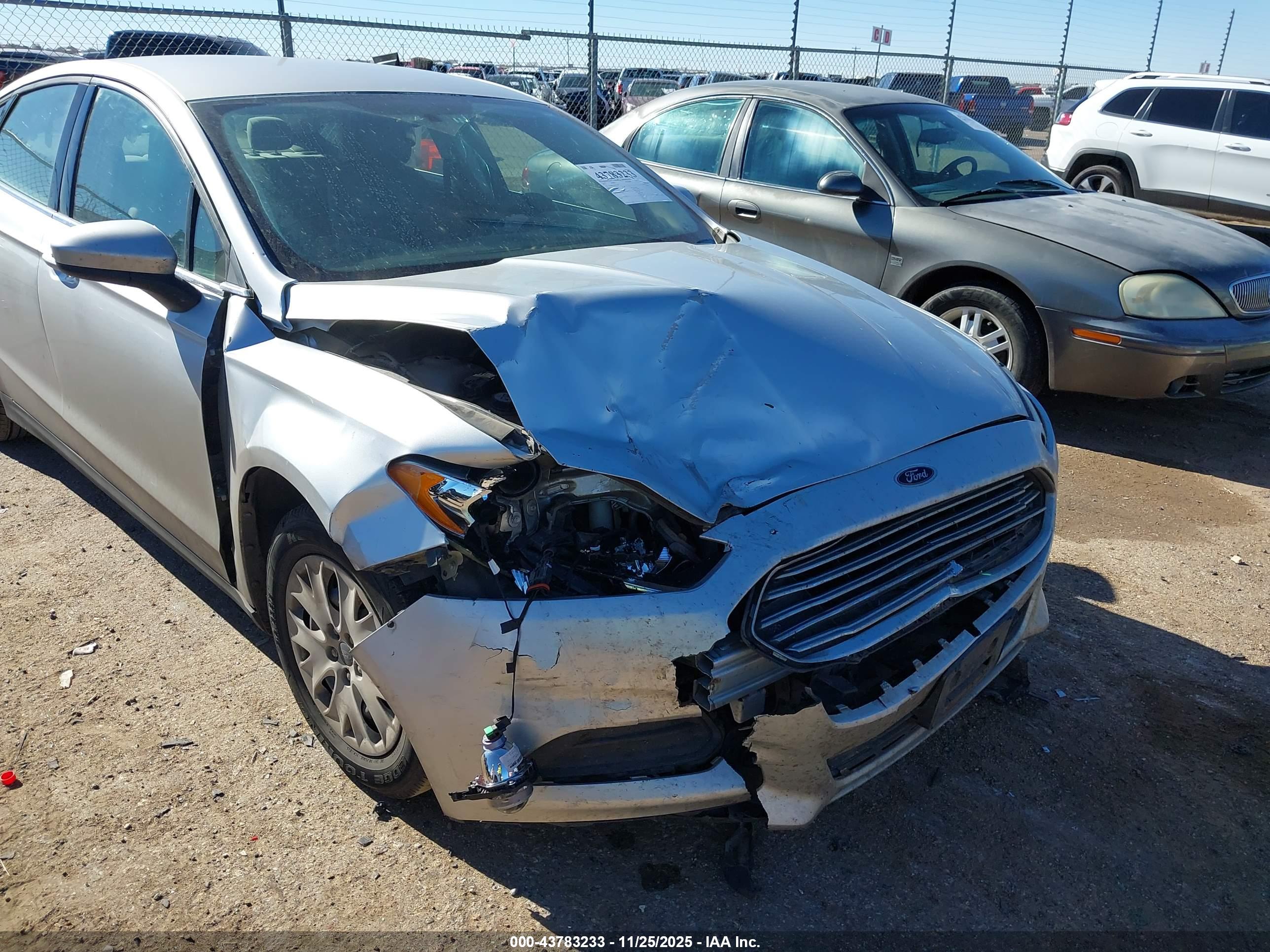 FORD FUSION image 6