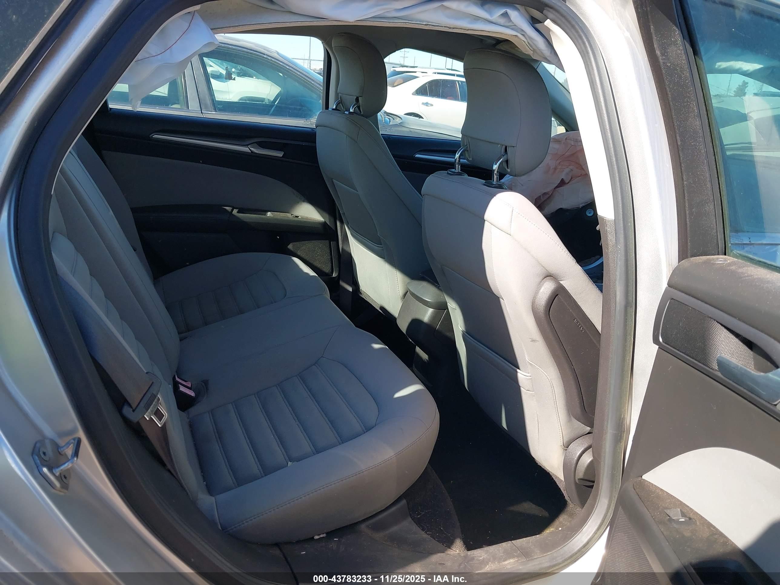 FORD FUSION image 8