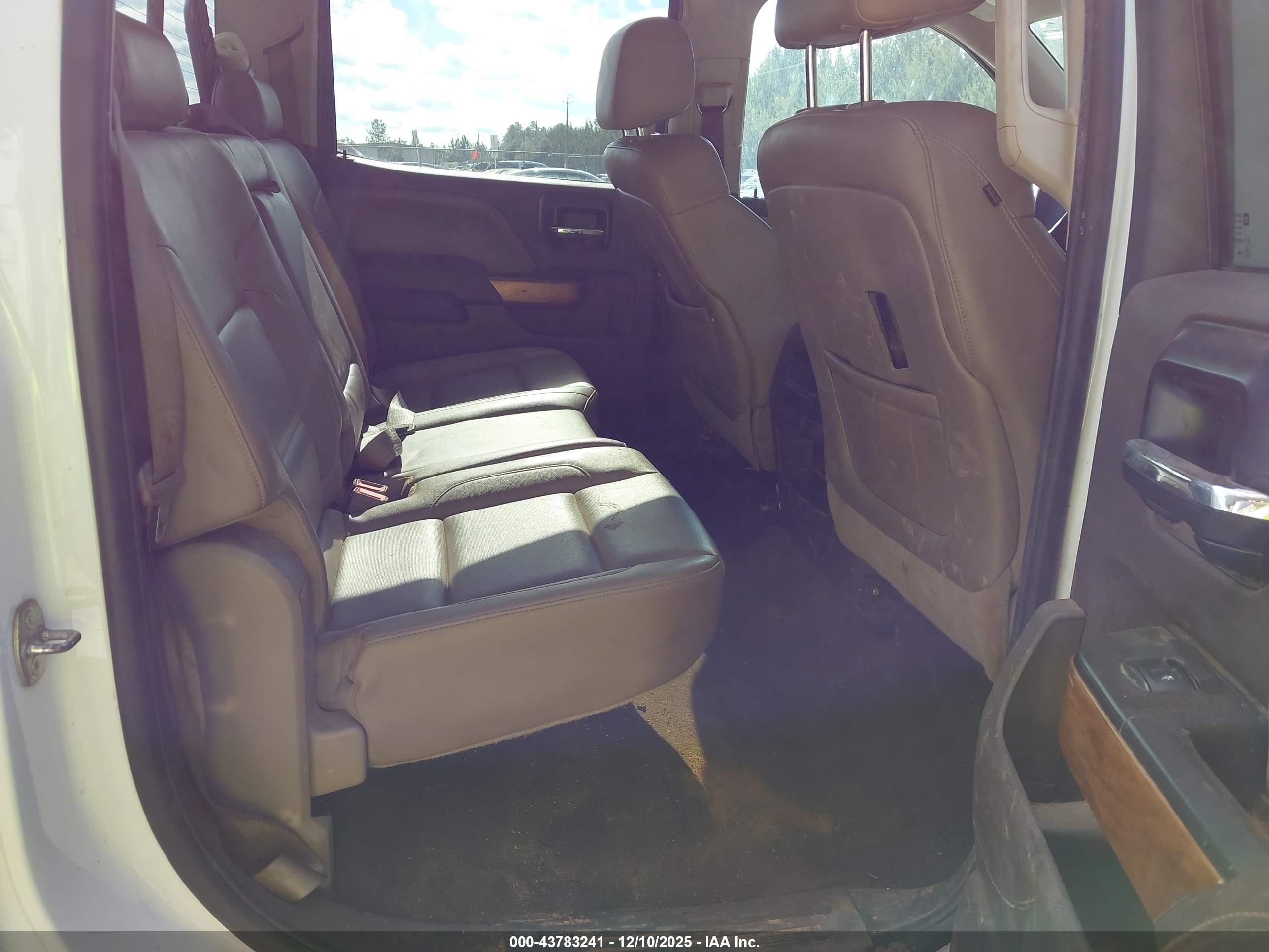 CHEVROLET SILVERADO image 8