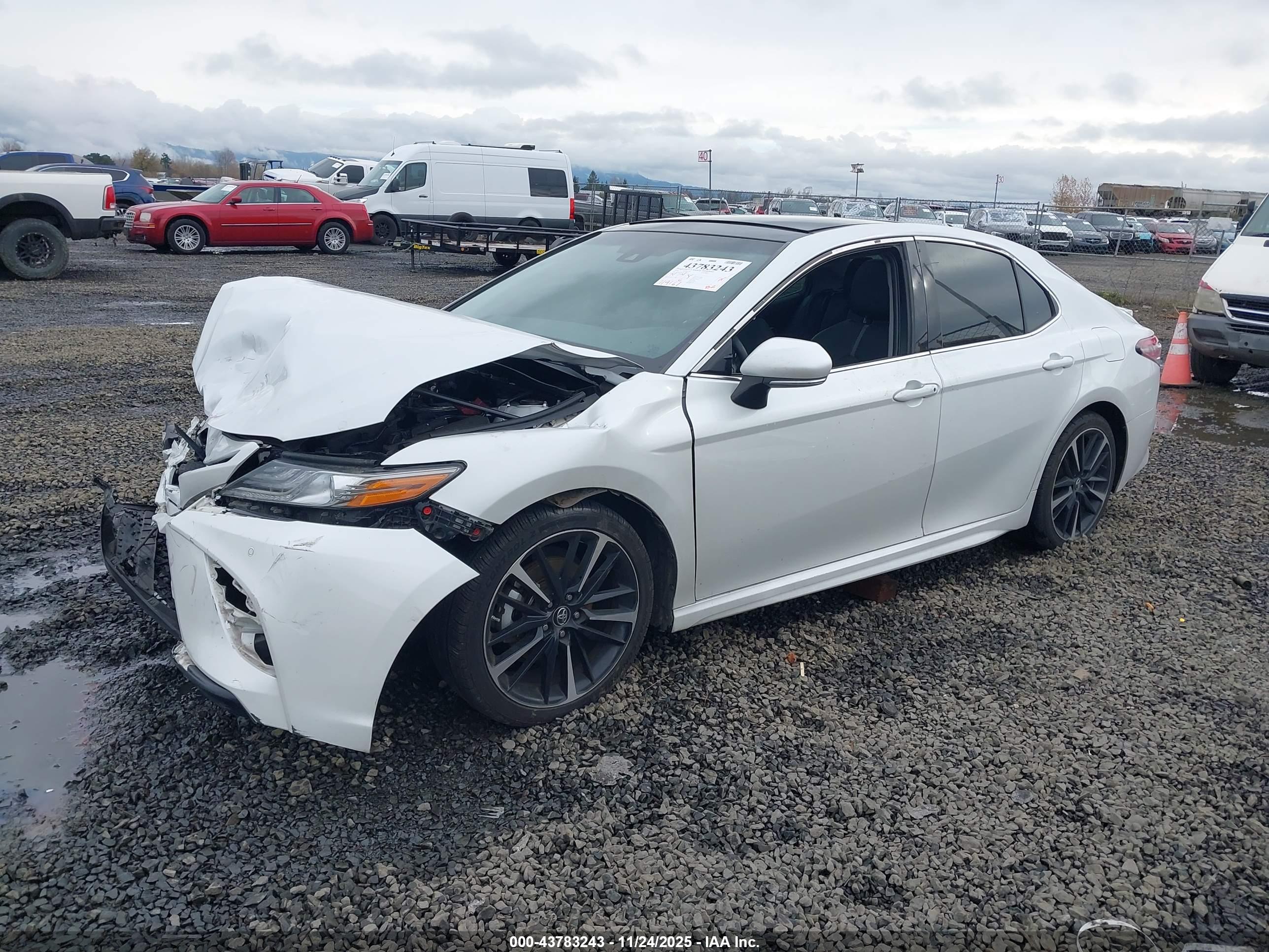 TOYOTA CAMRY image 2