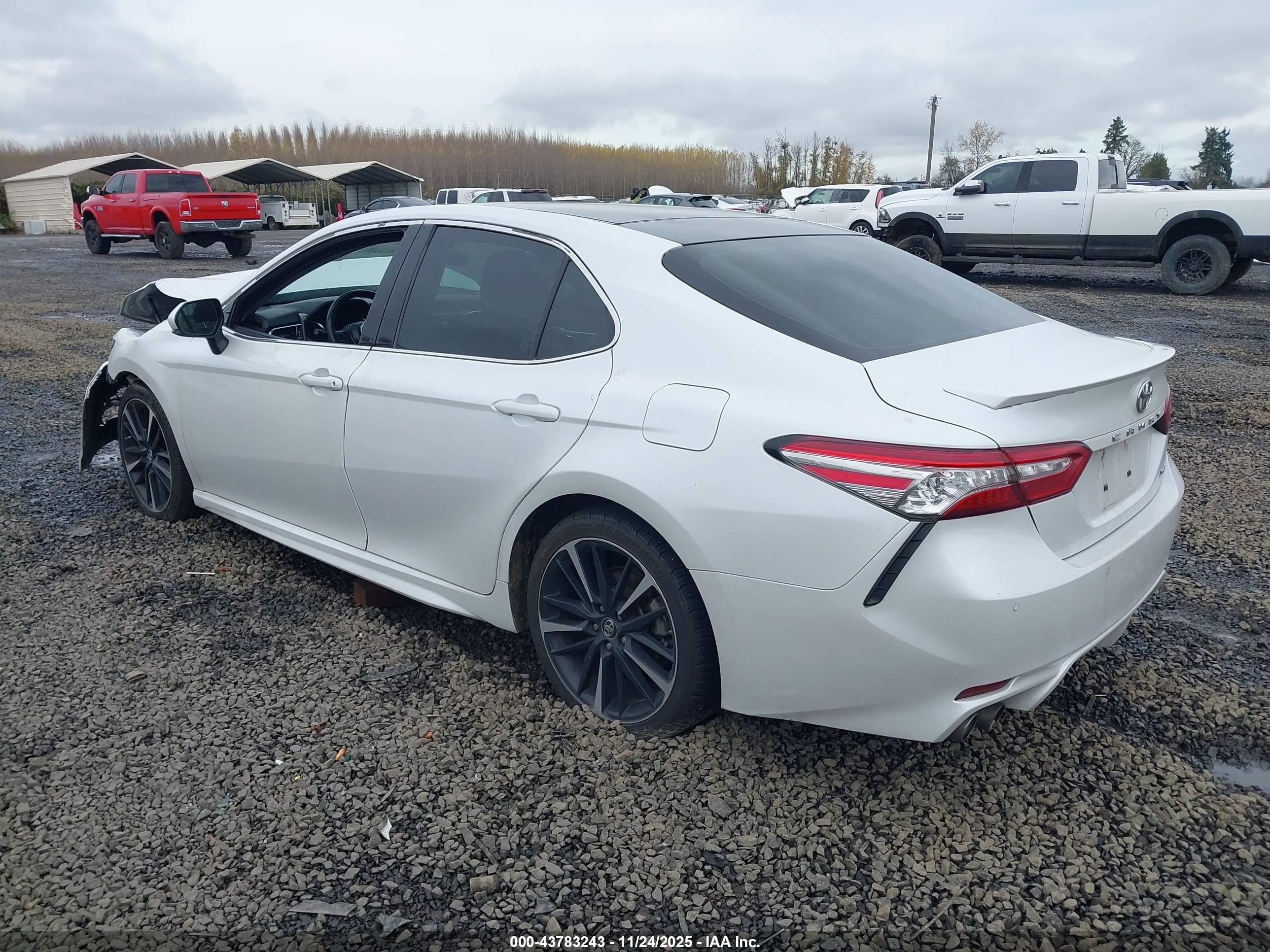 TOYOTA CAMRY image 3