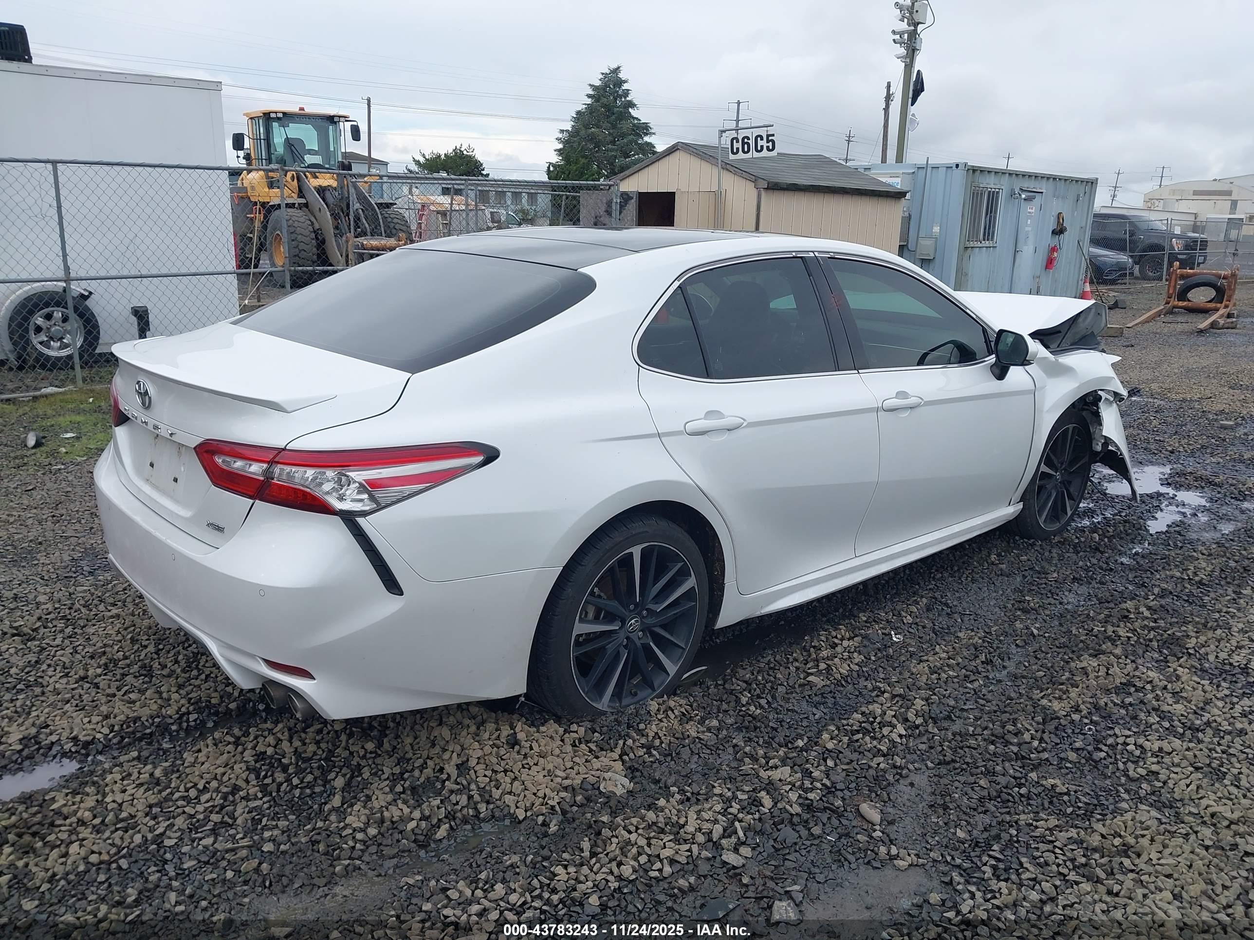 TOYOTA CAMRY image 4