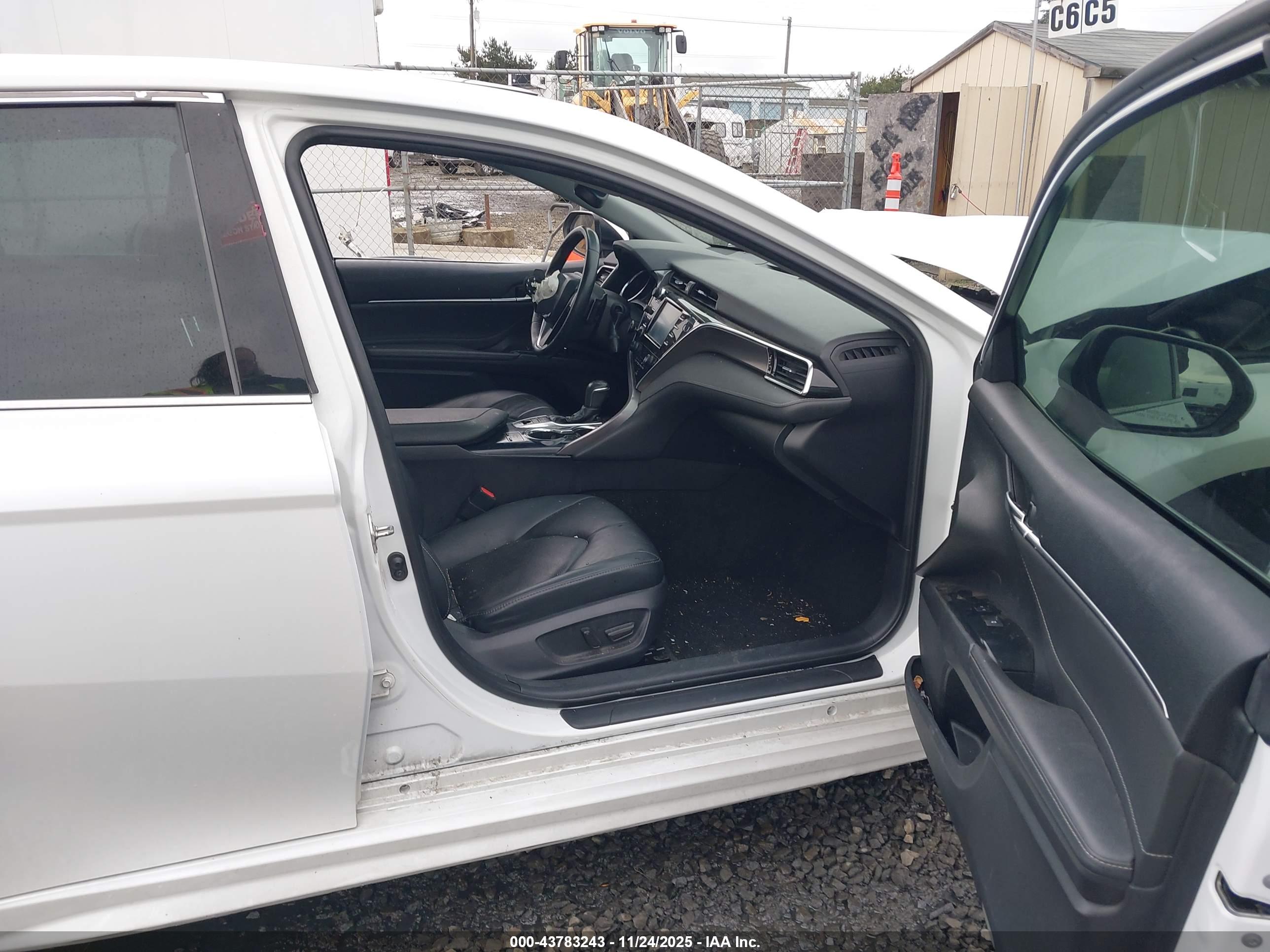 TOYOTA CAMRY image 5