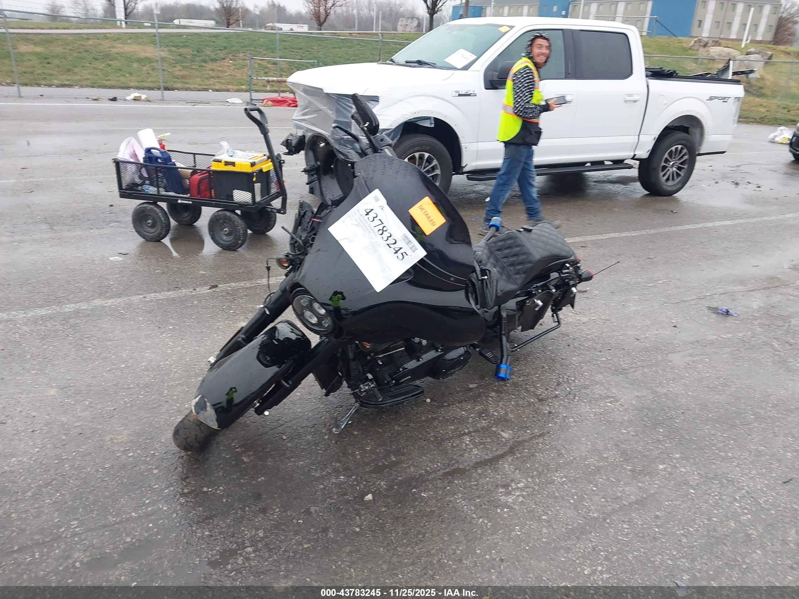 HARLEY-DAVIDSON FLHXS image 2