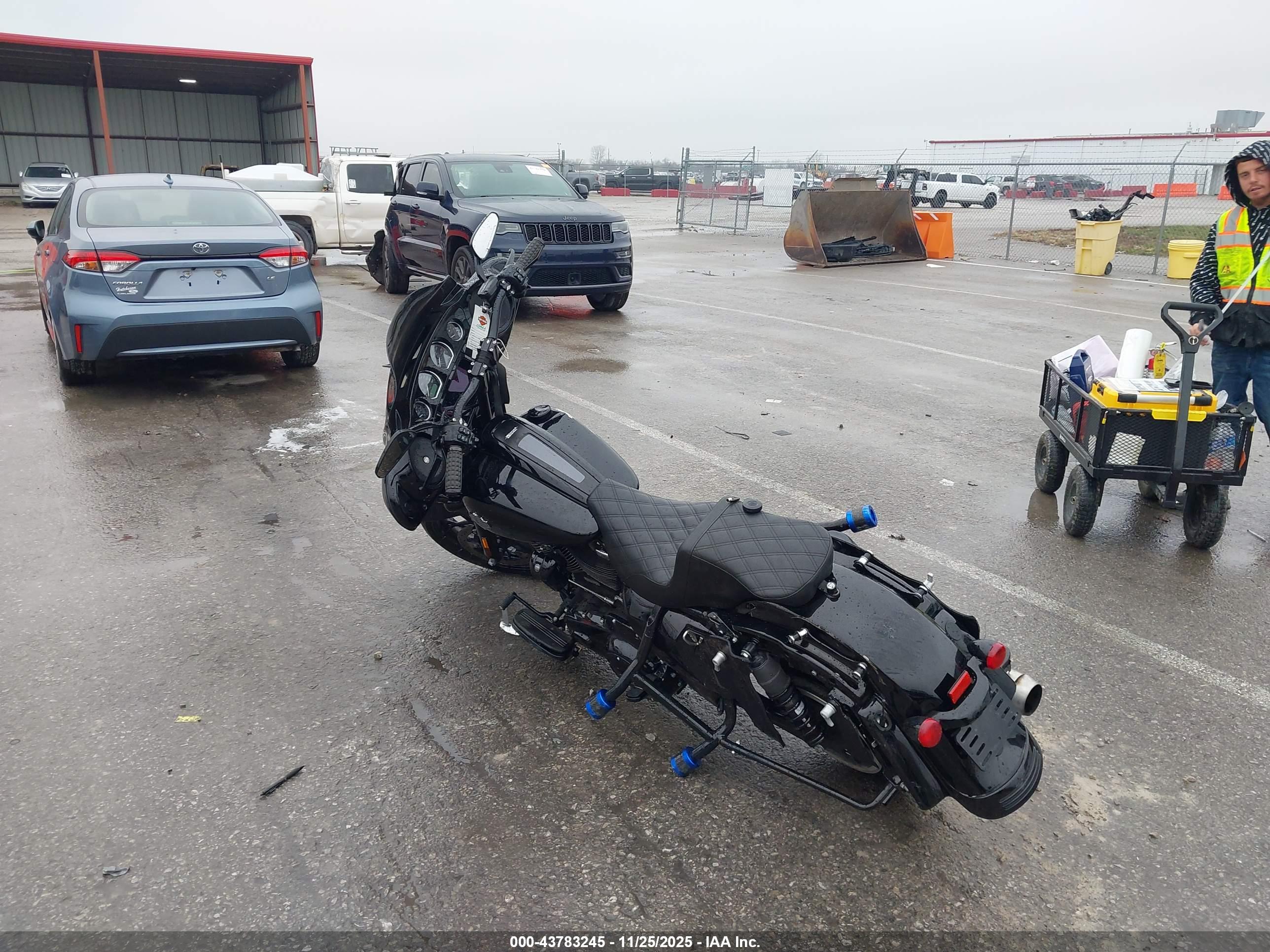 HARLEY-DAVIDSON FLHXS image 3