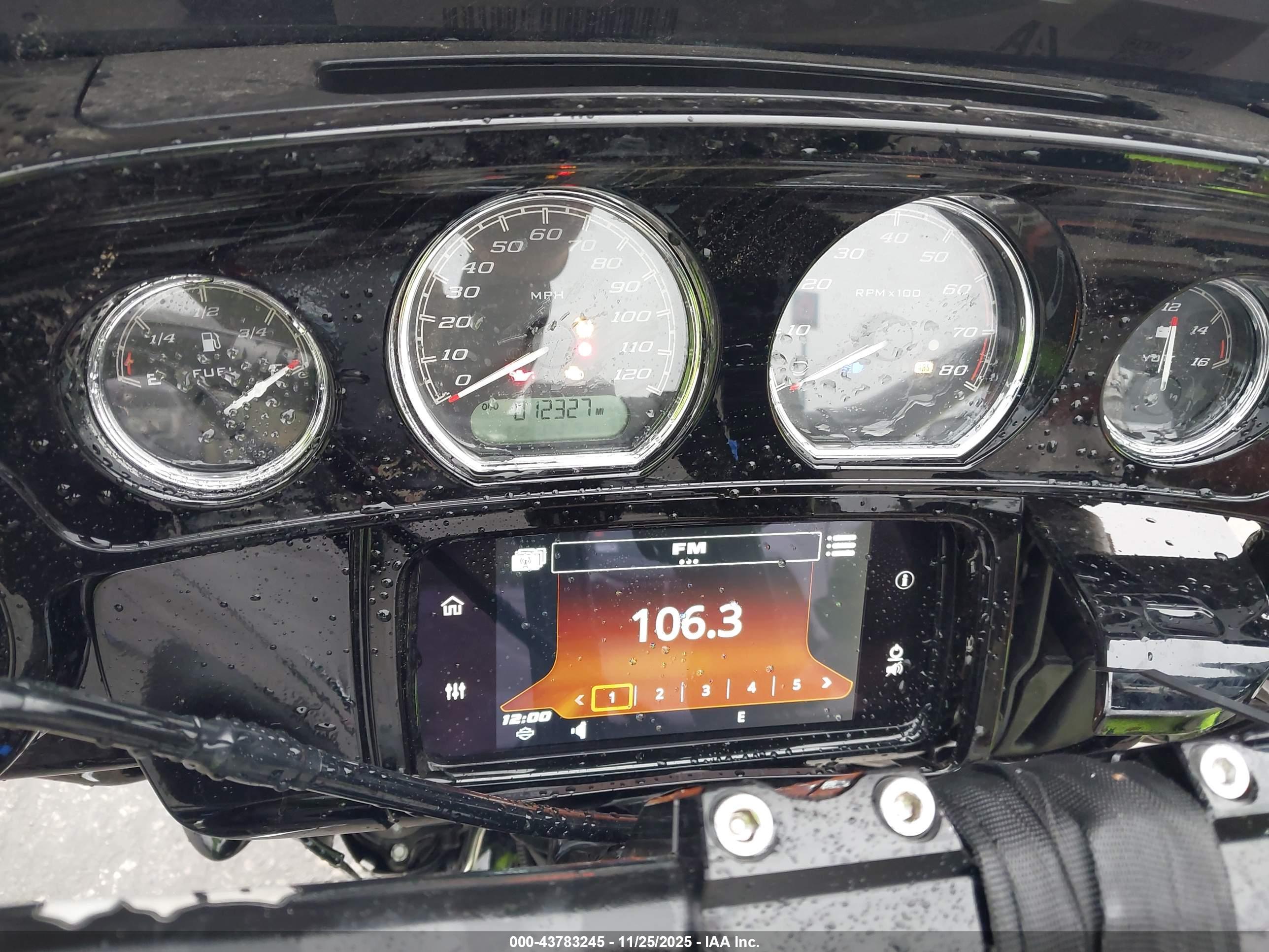 HARLEY-DAVIDSON FLHXS image 7