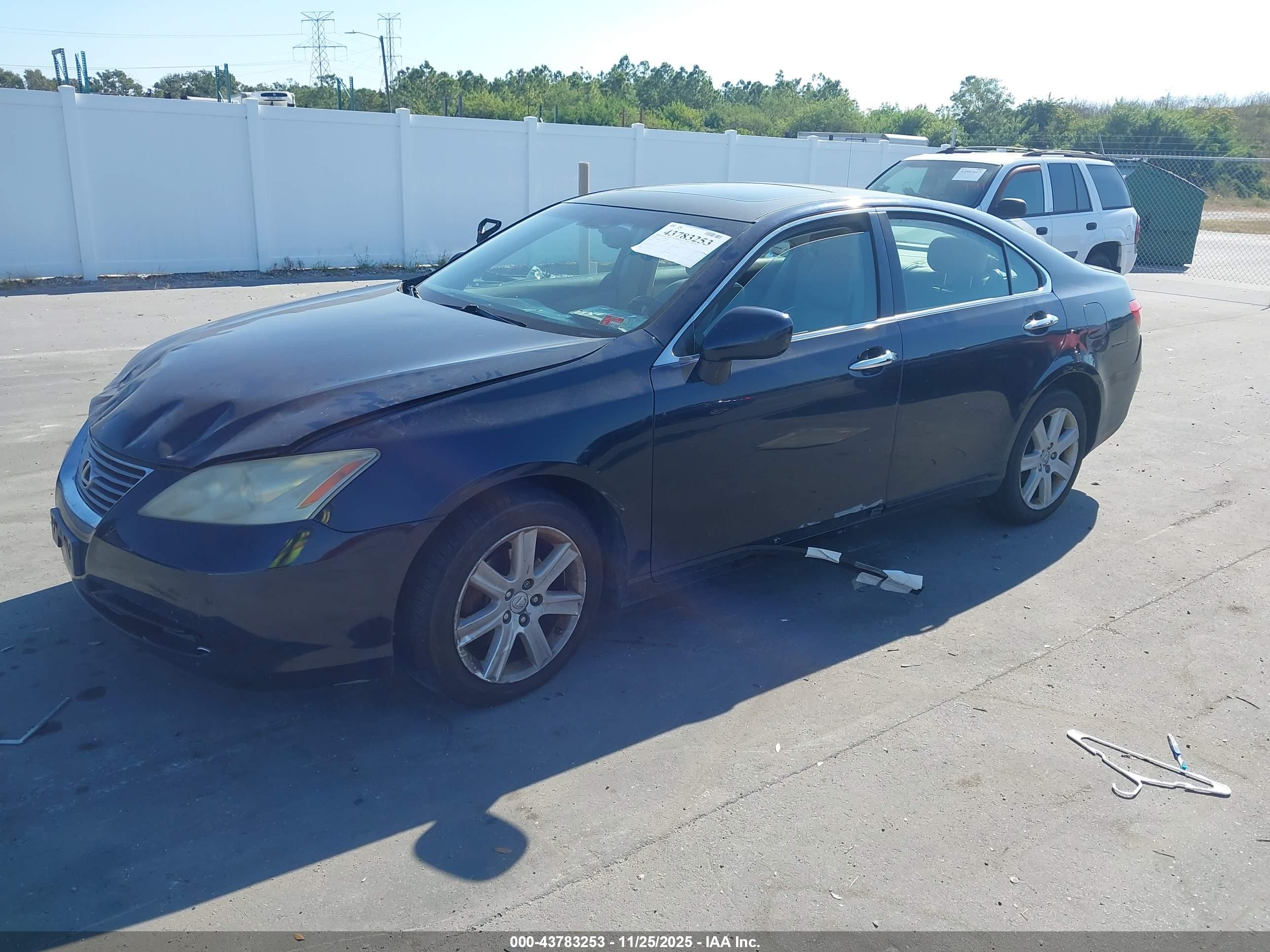 LEXUS ES image 2