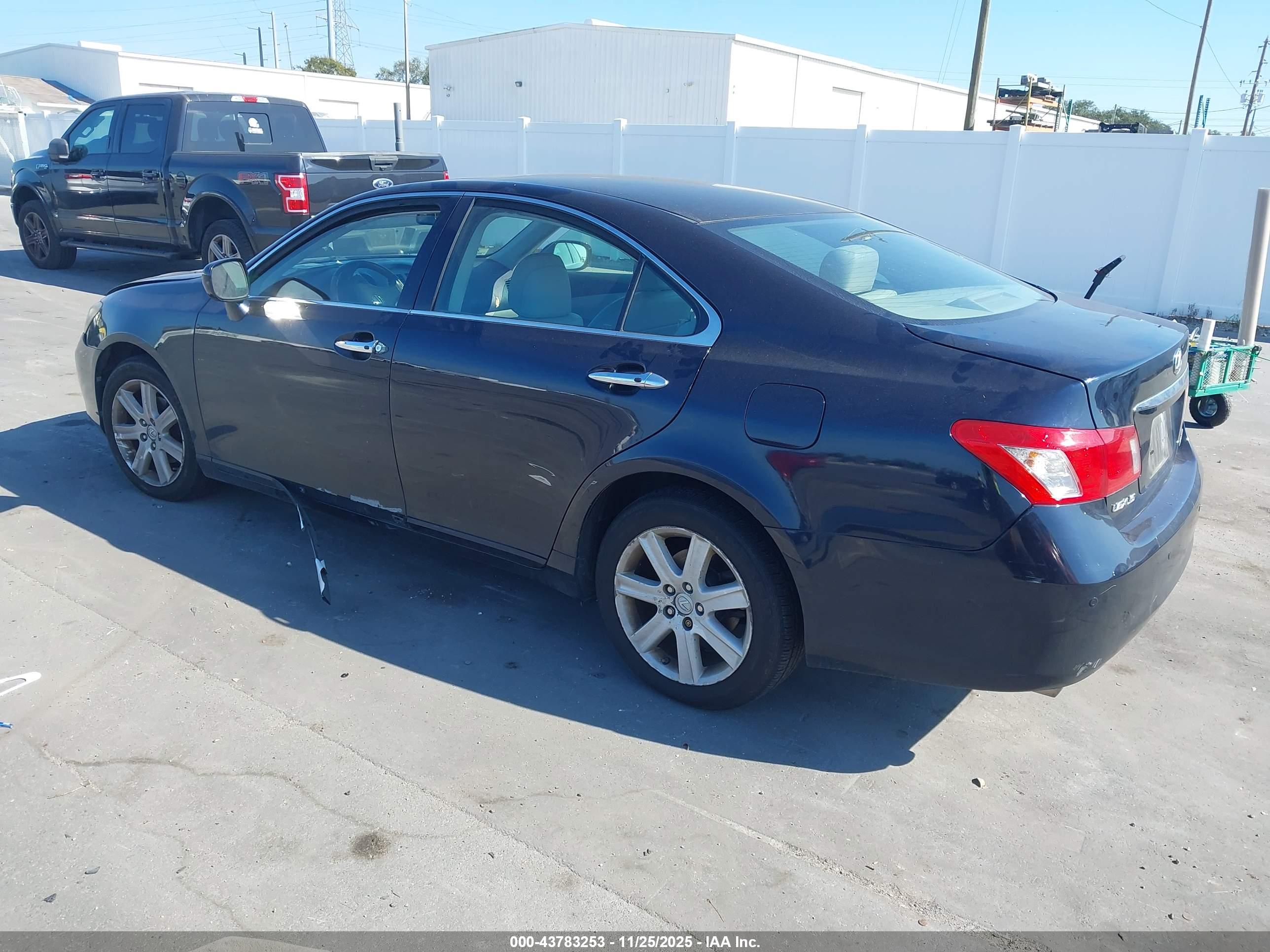 LEXUS ES image 3