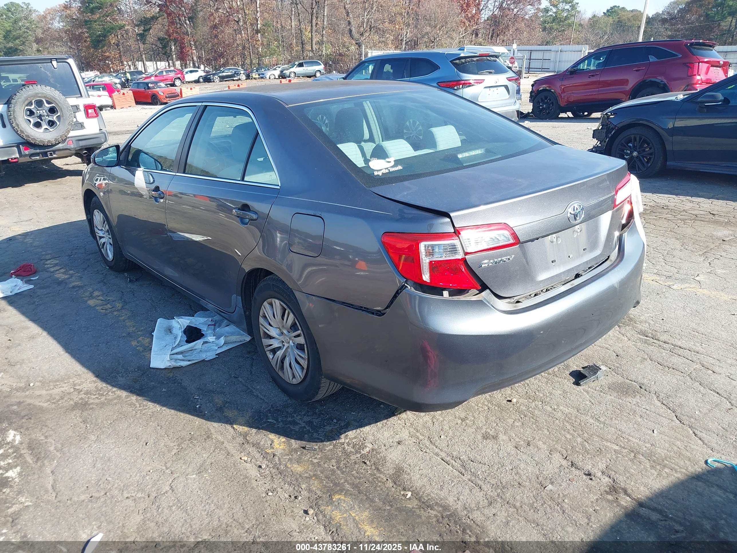 TOYOTA CAMRY image 3
