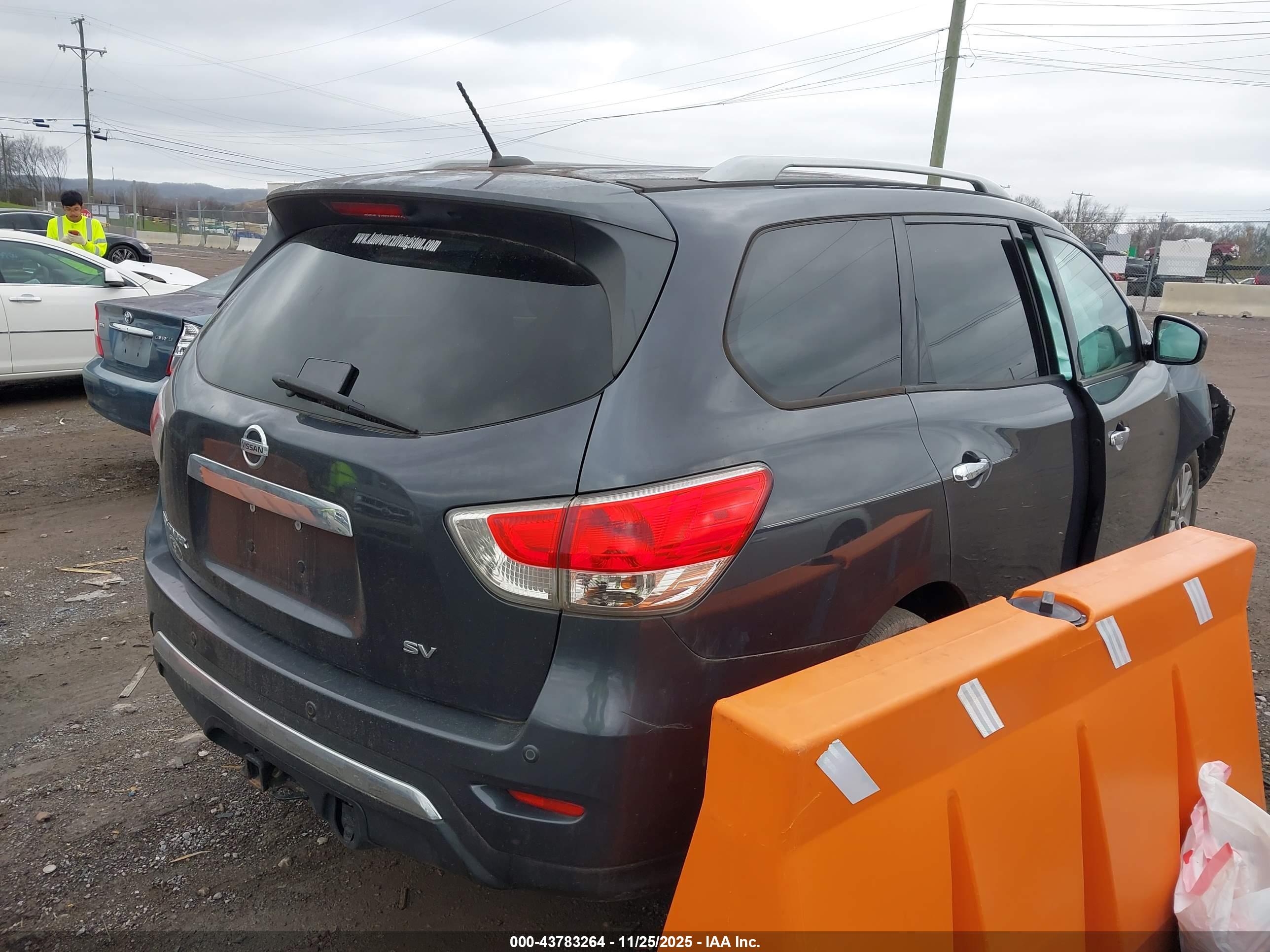 NISSAN PATHFINDER image 4