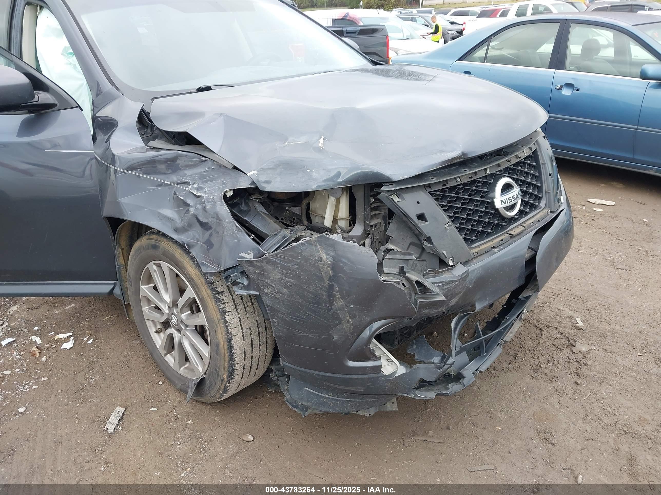NISSAN PATHFINDER image 6