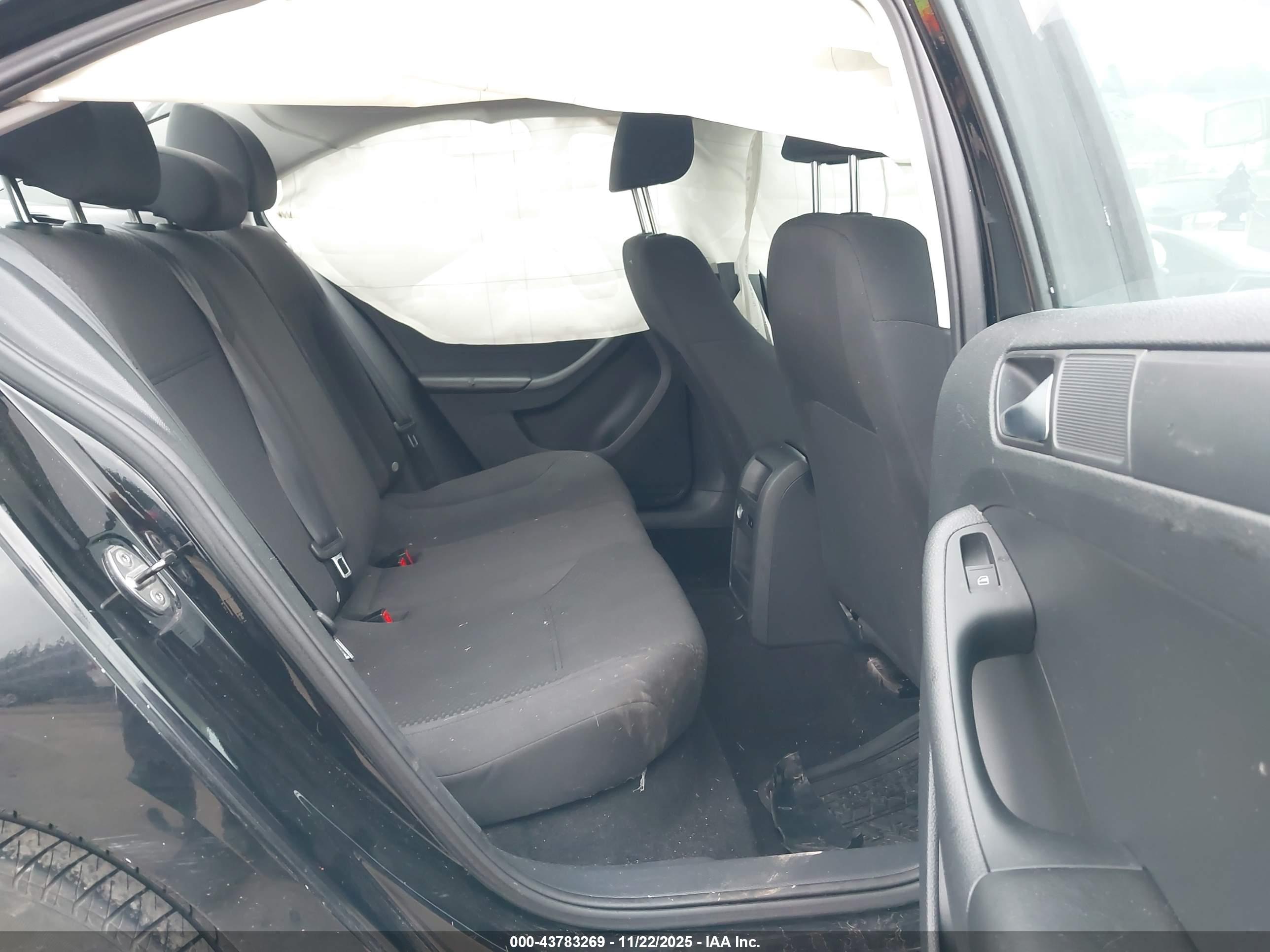 VOLKSWAGEN JETTA image 8