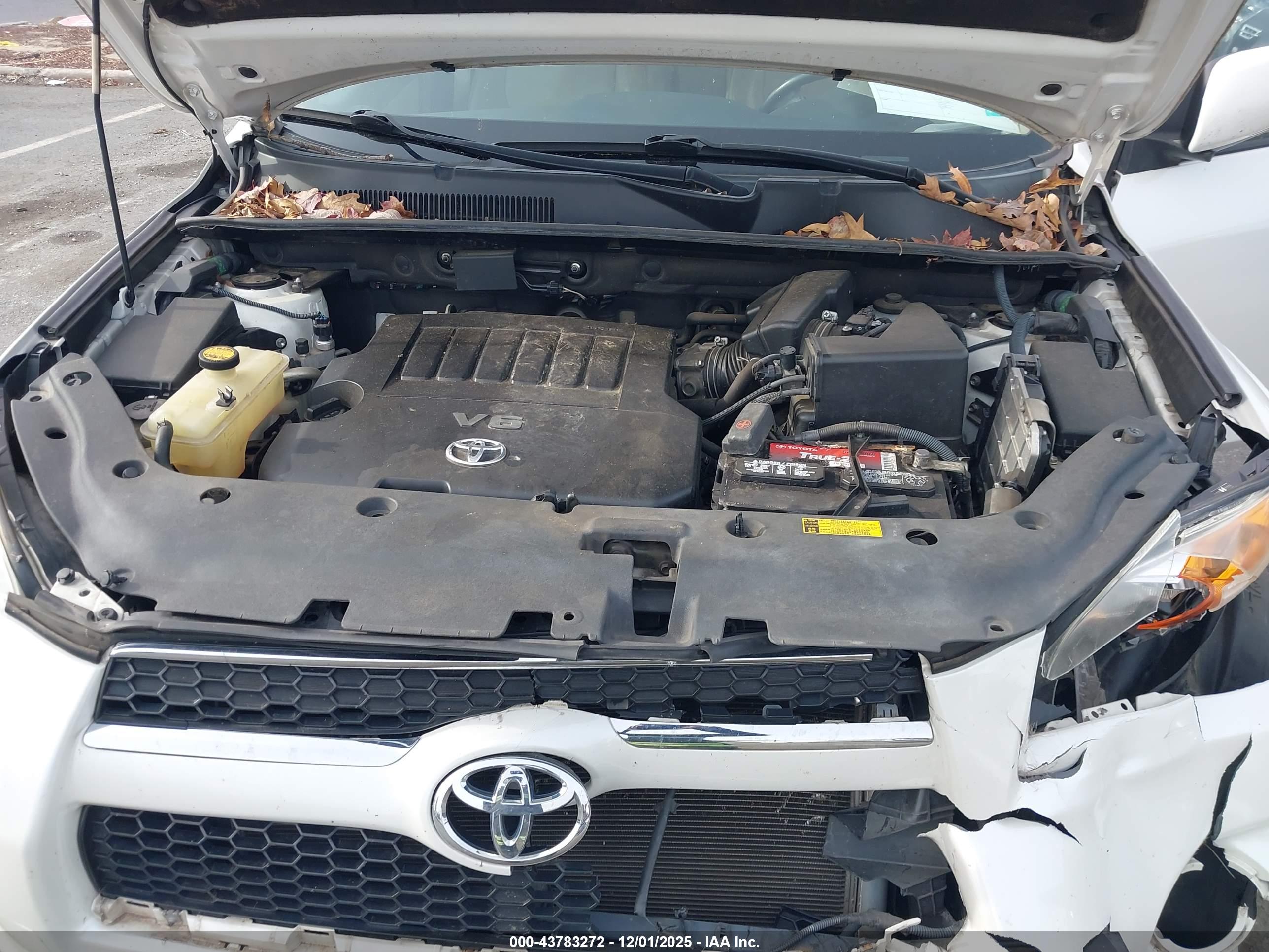 TOYOTA RAV4 image 10