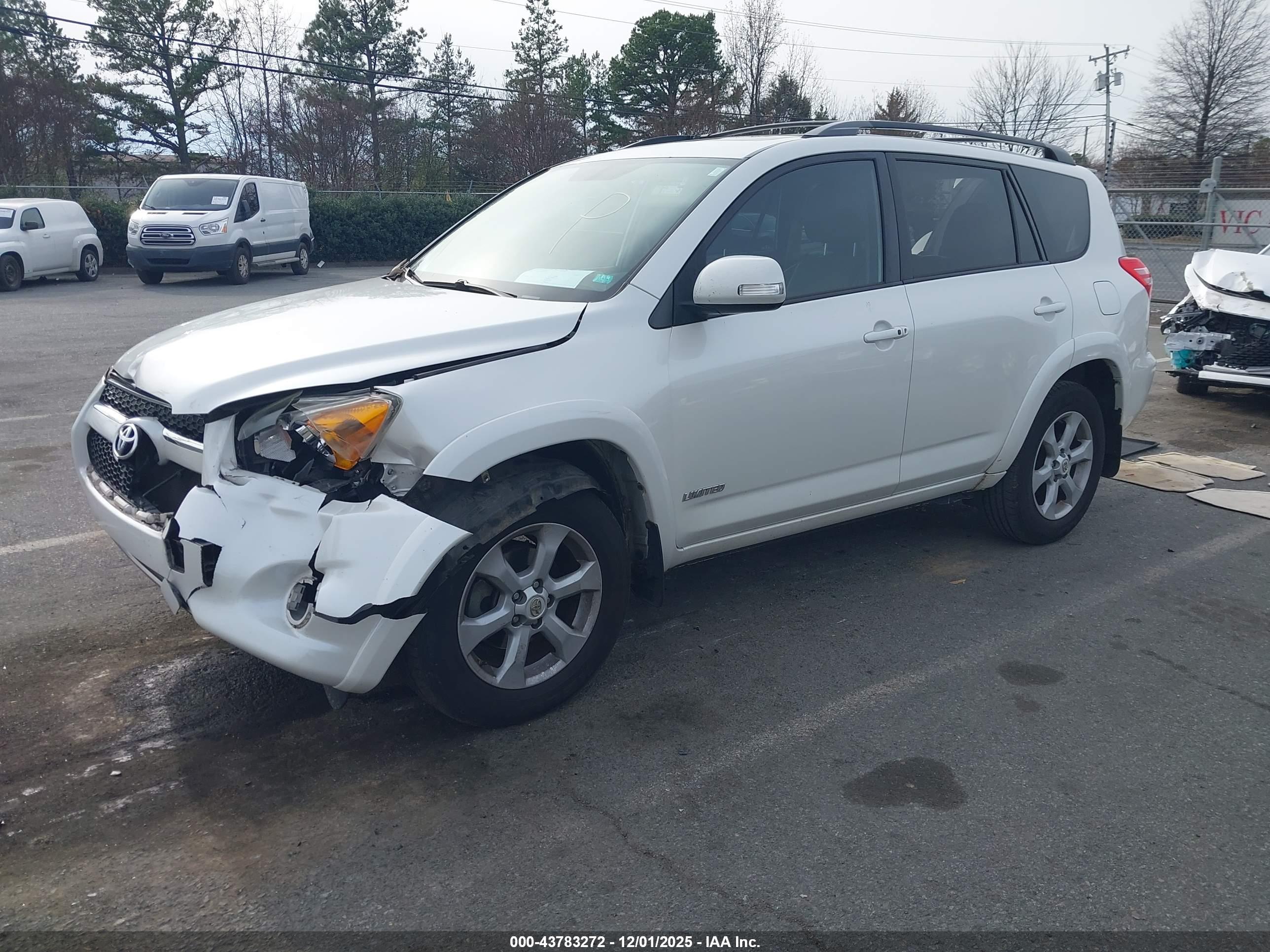 TOYOTA RAV4 image 2
