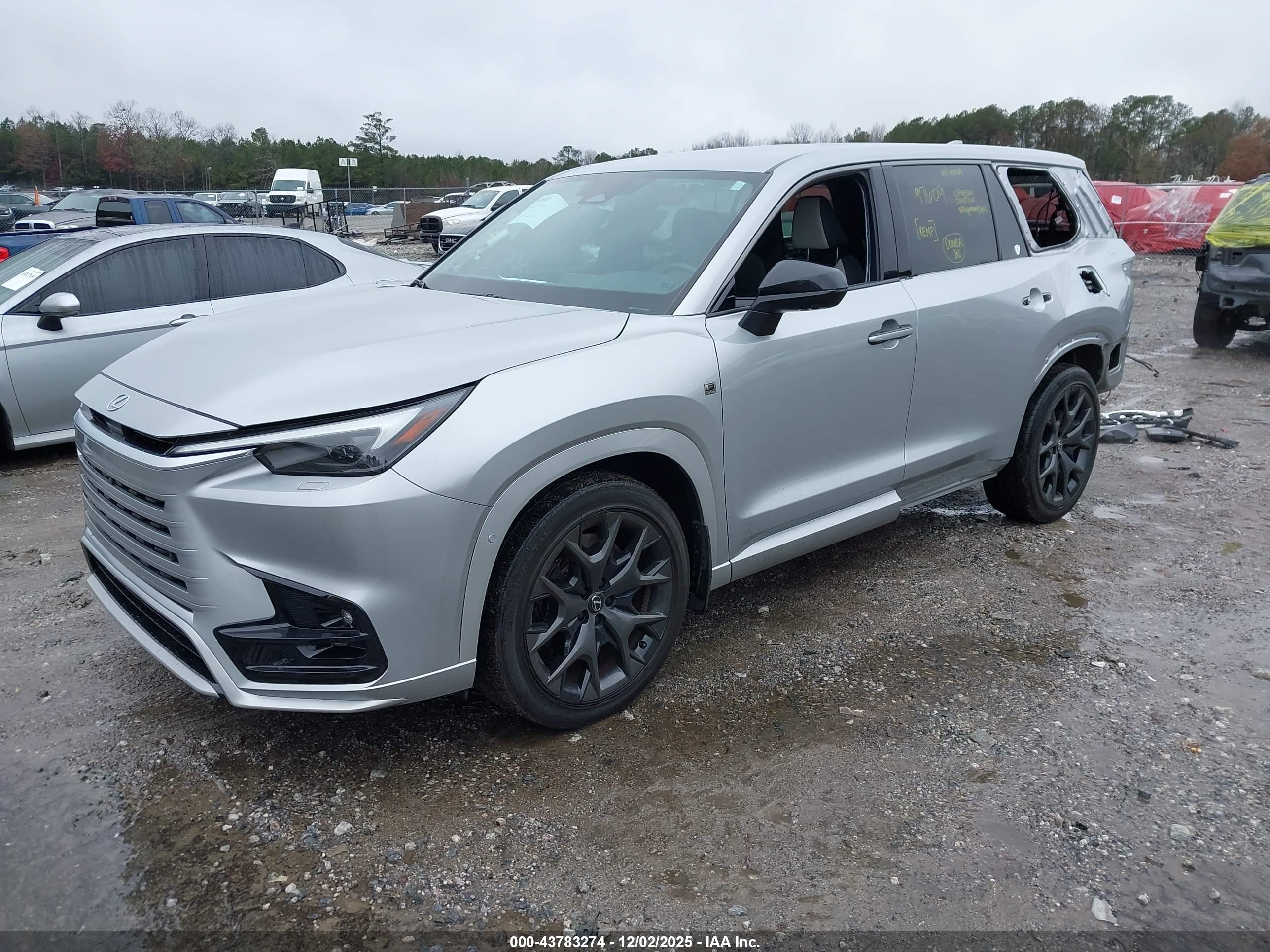 LEXUS TX image 2