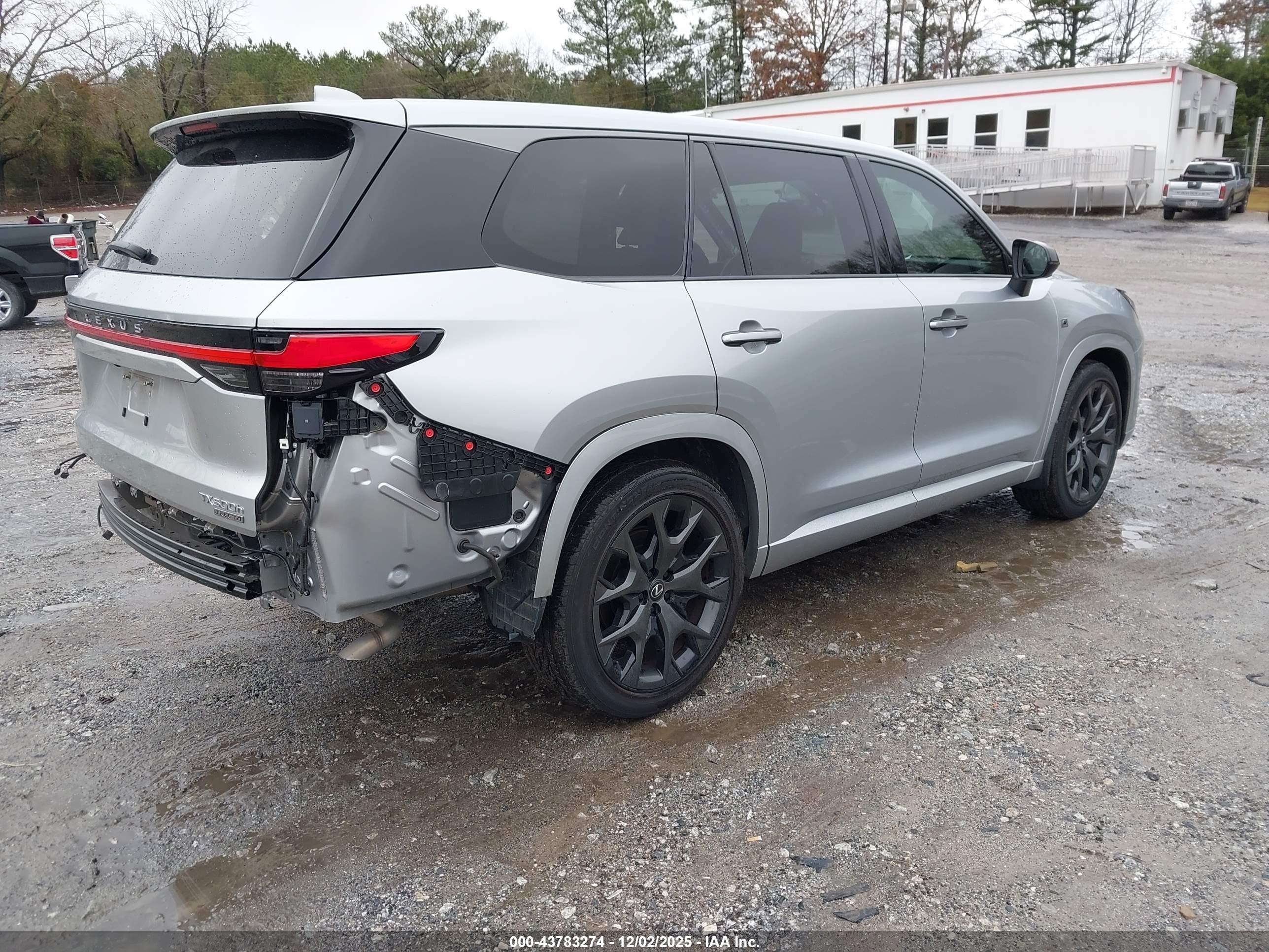 LEXUS TX image 4