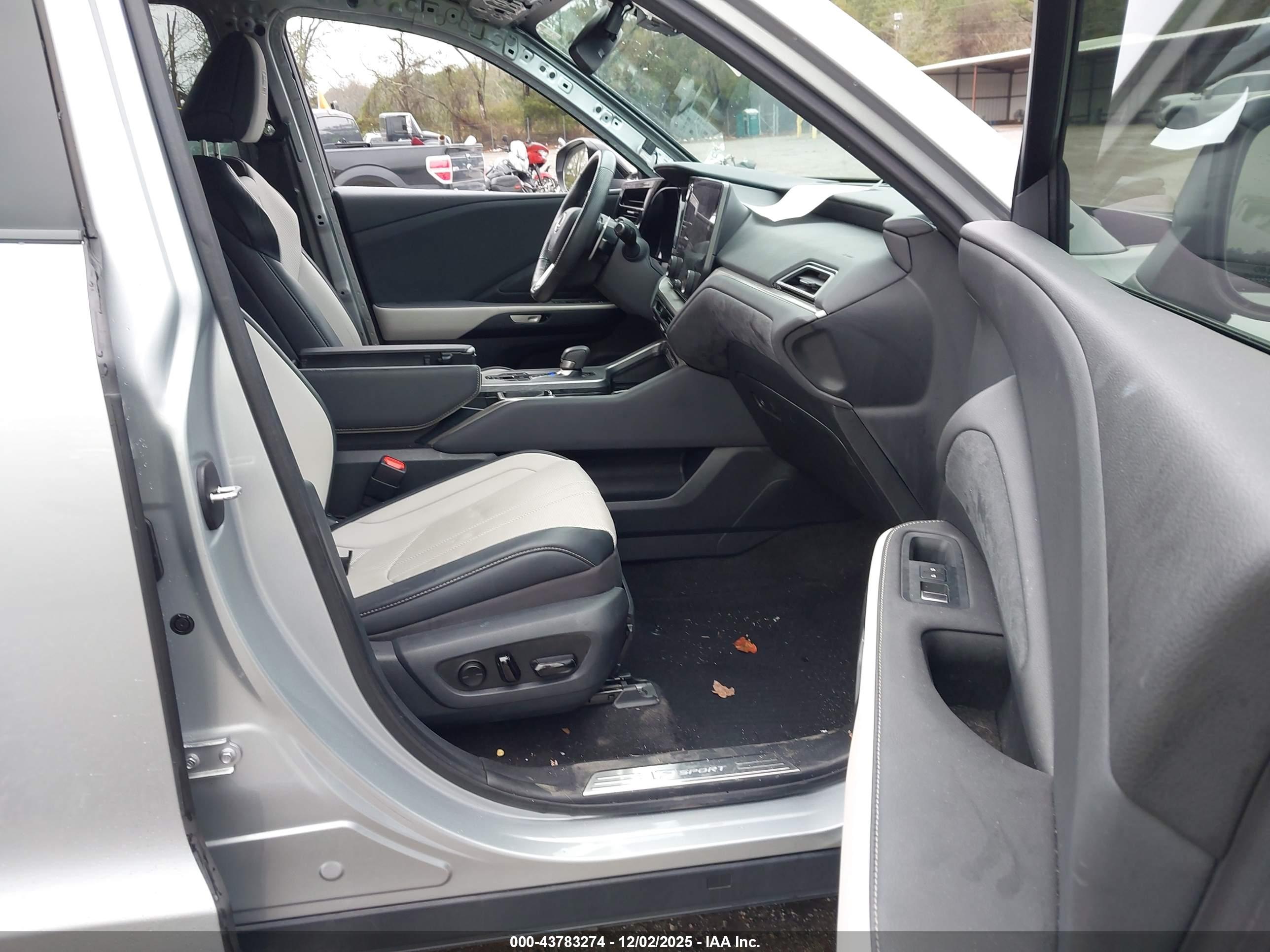 LEXUS TX image 5