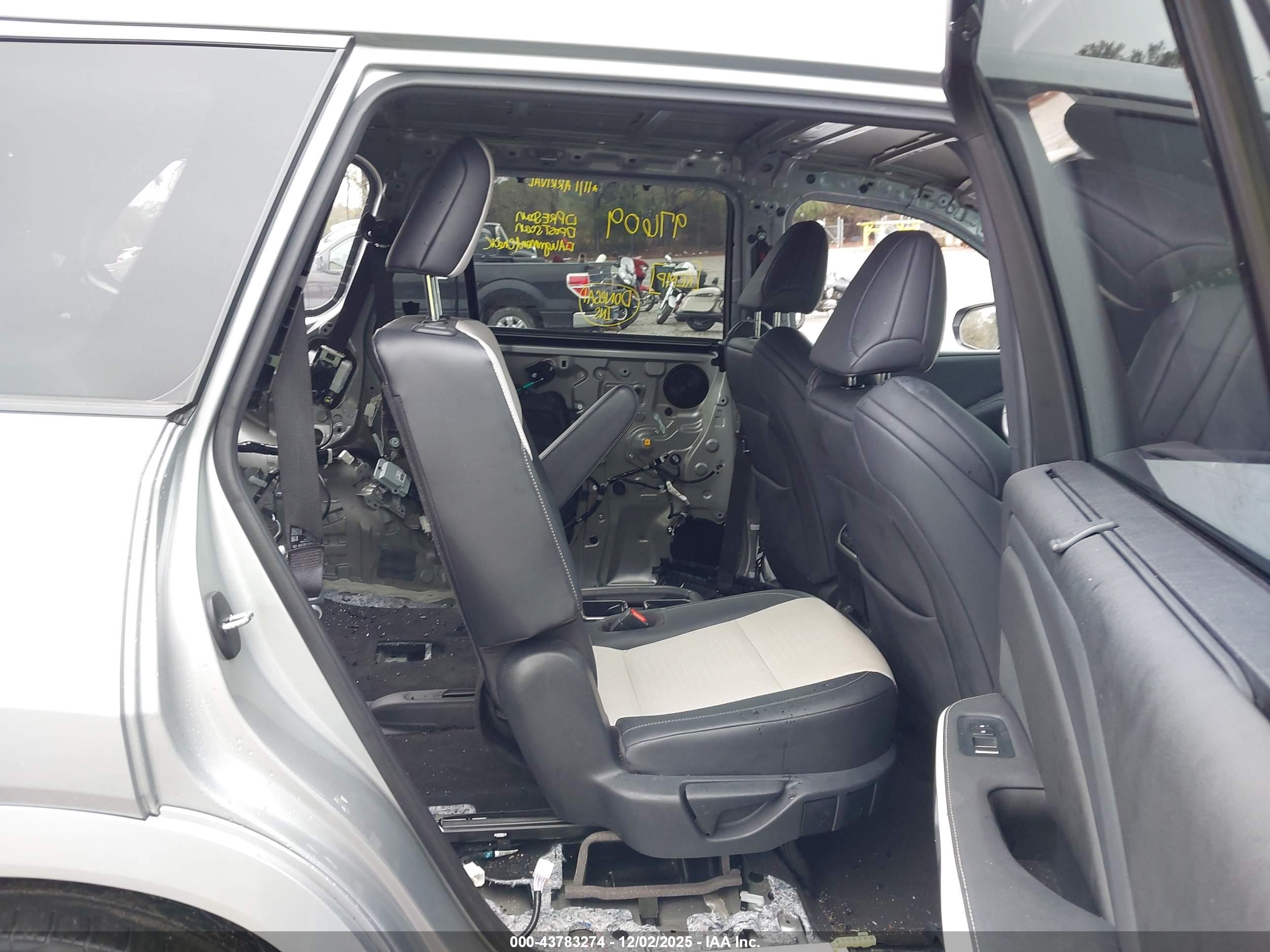 LEXUS TX image 8