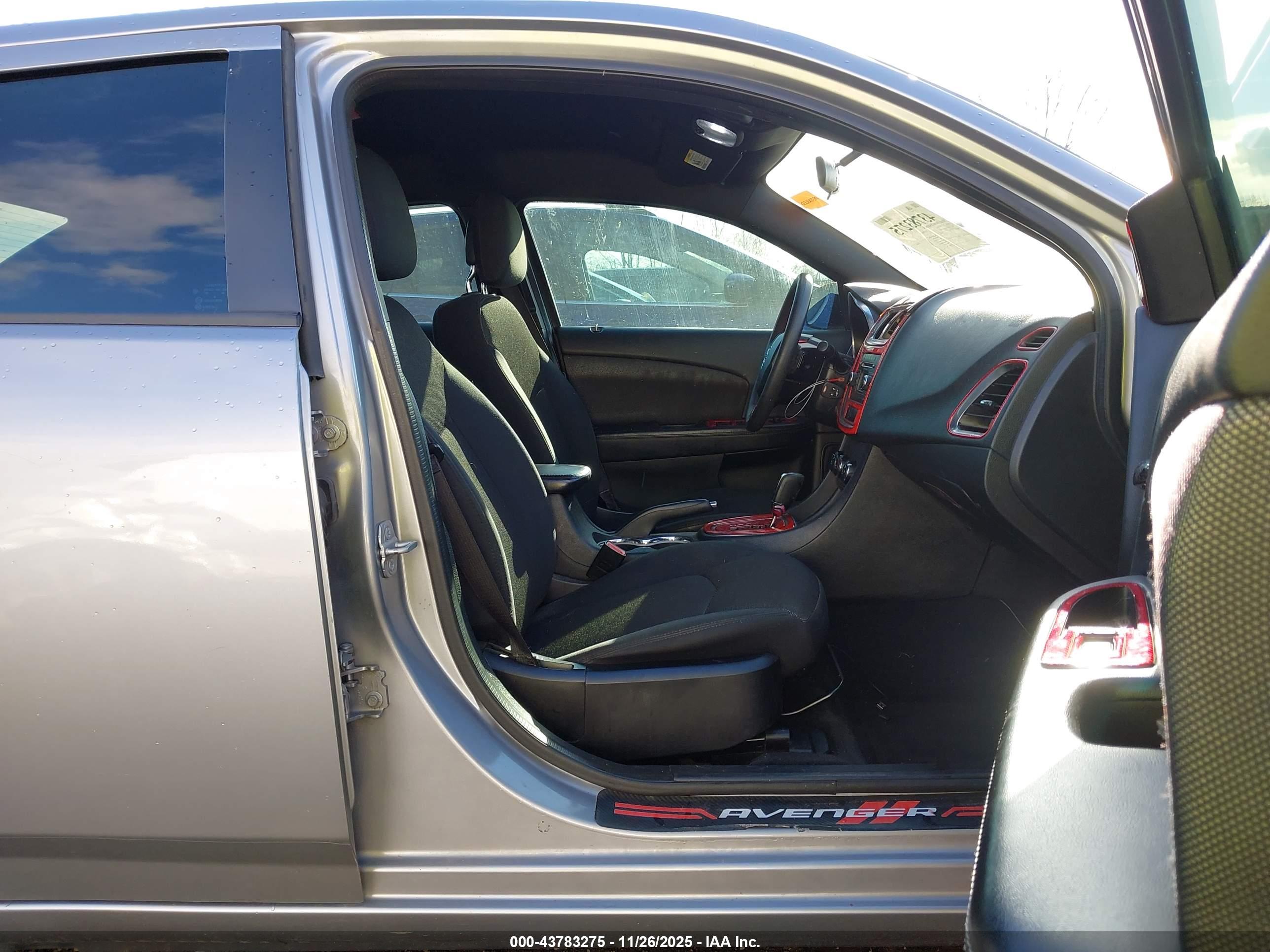 DODGE AVENGER image 5