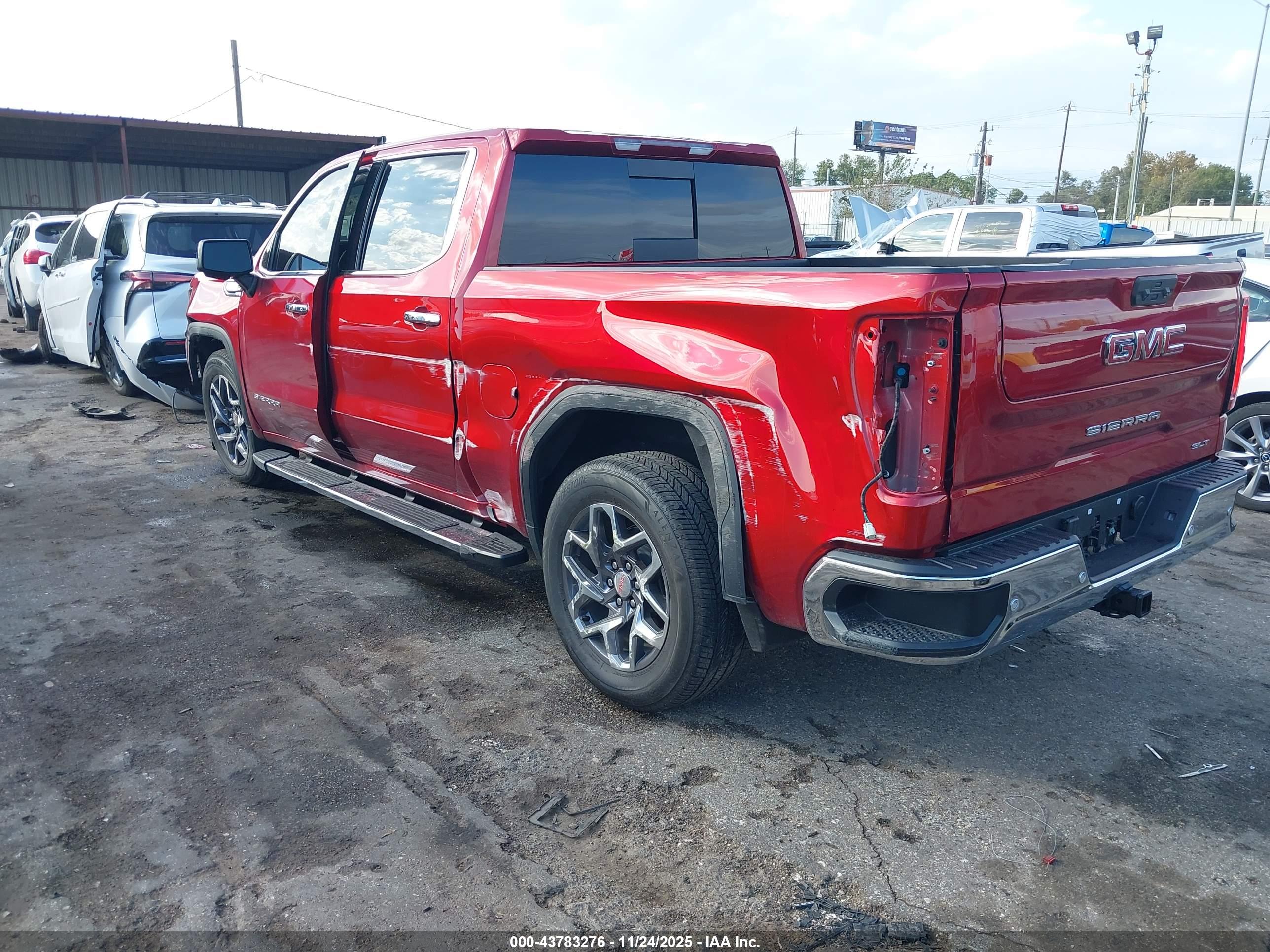 GMC SIERRA image 3