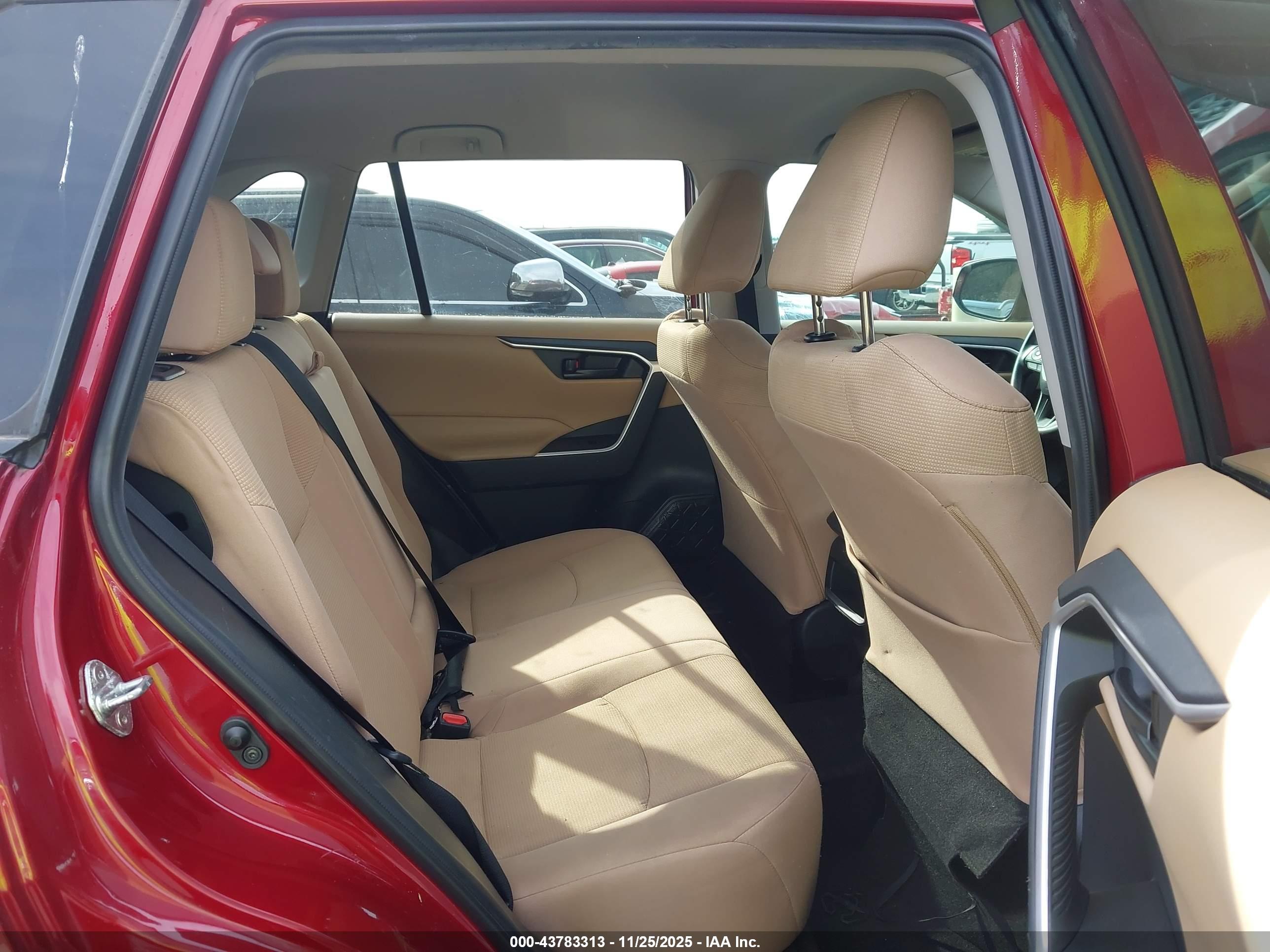 TOYOTA RAV4 image 8