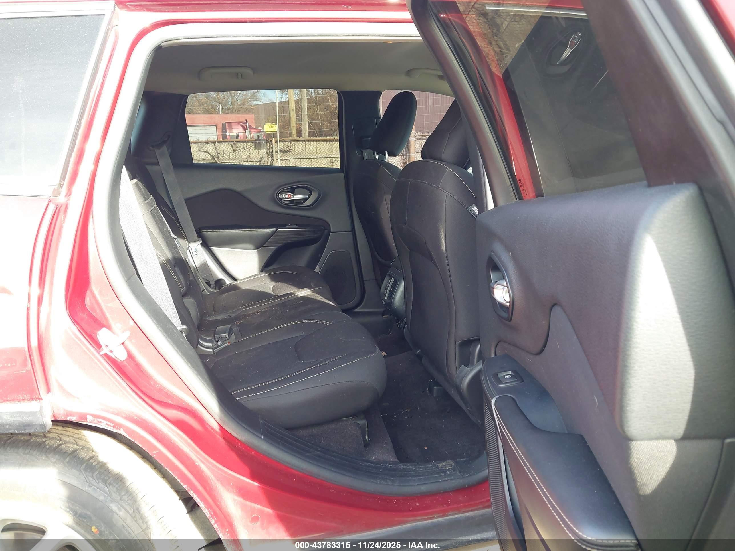 JEEP CHEROKEE image 8