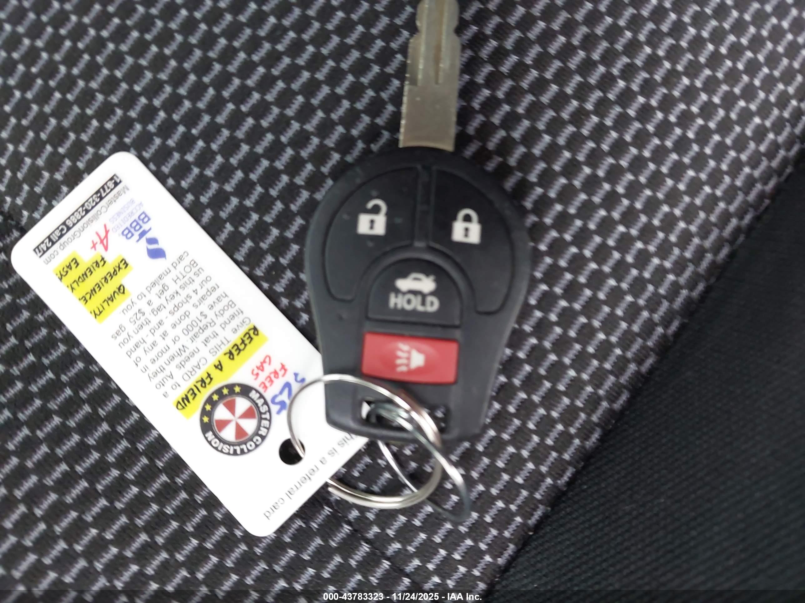 NISSAN VERSA image 11