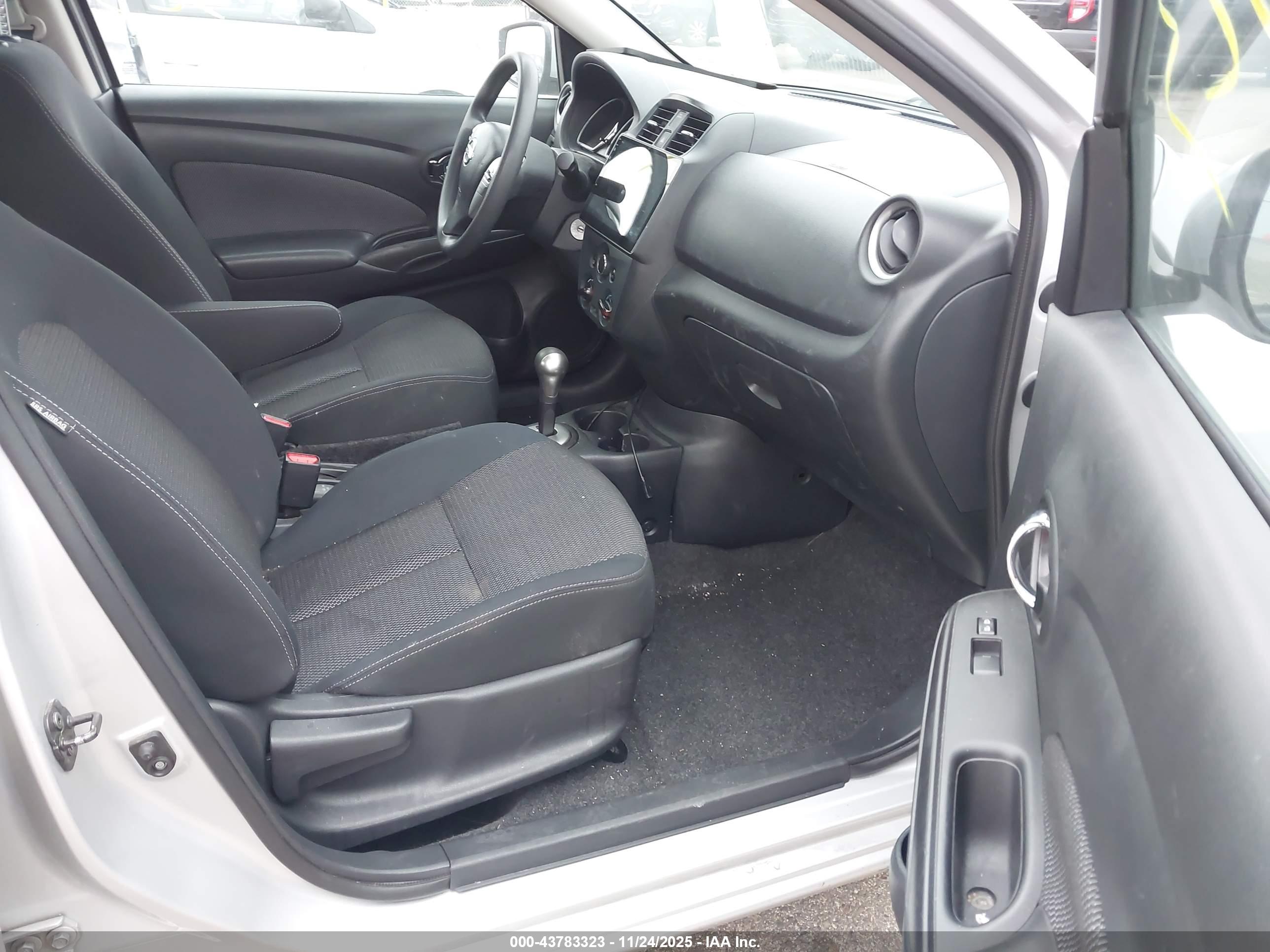 NISSAN VERSA image 5