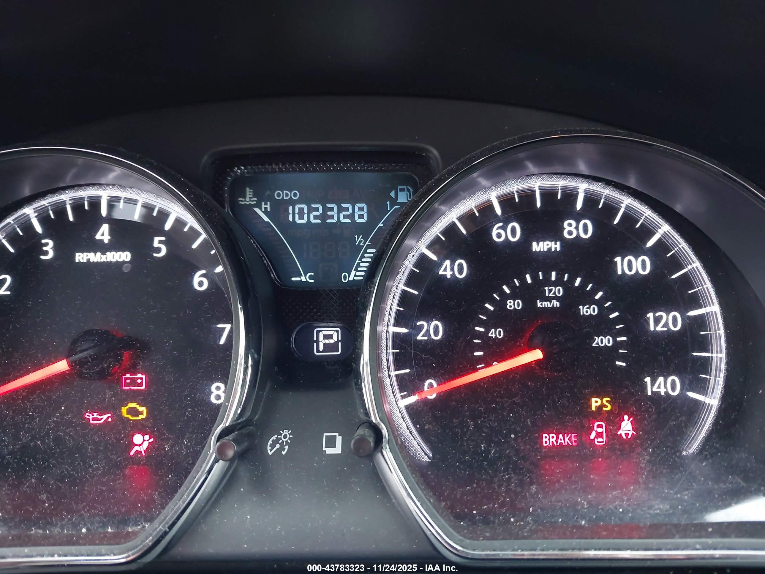 NISSAN VERSA image 7