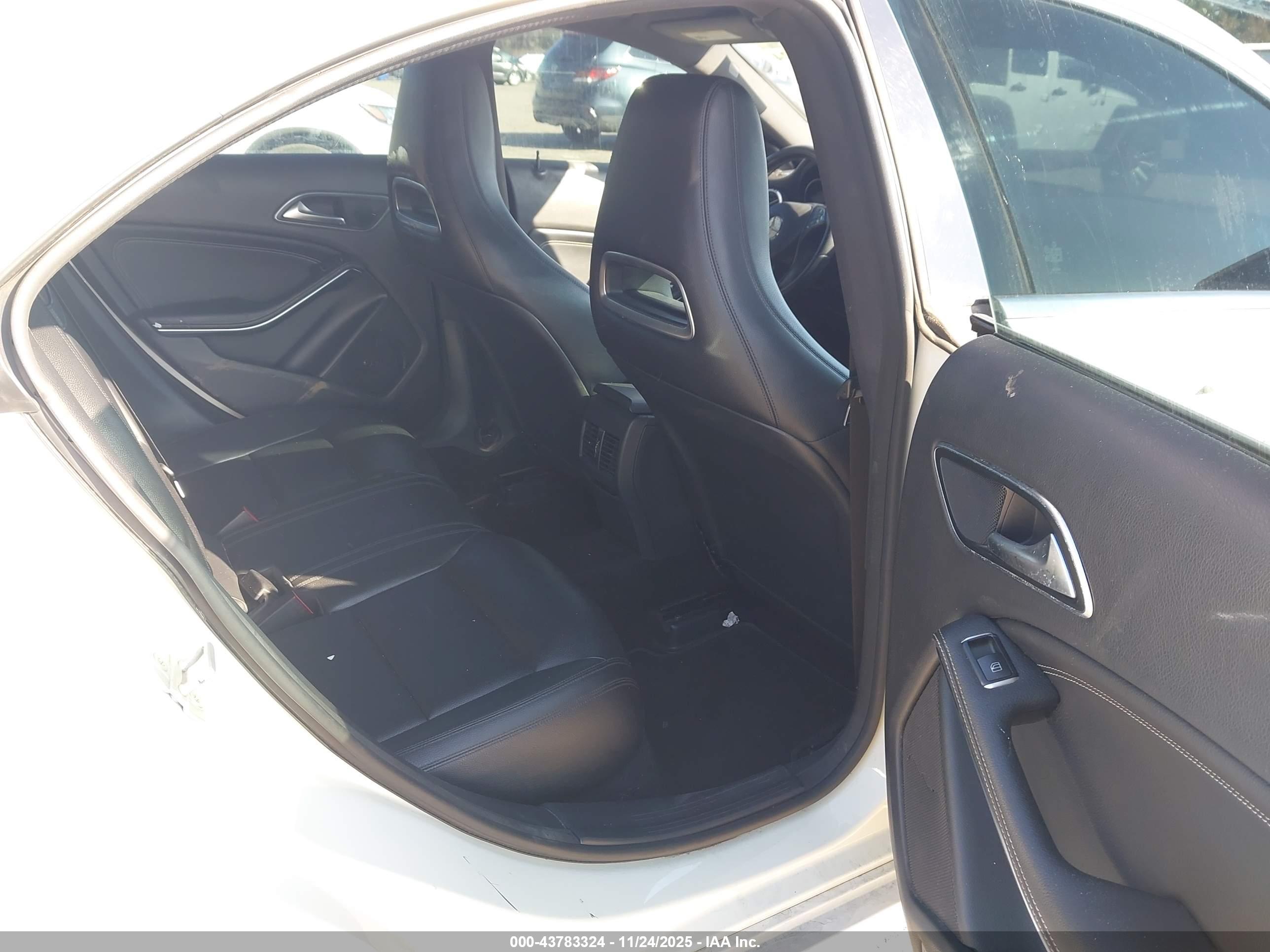 MERCEDES-BENZ CLA image 8