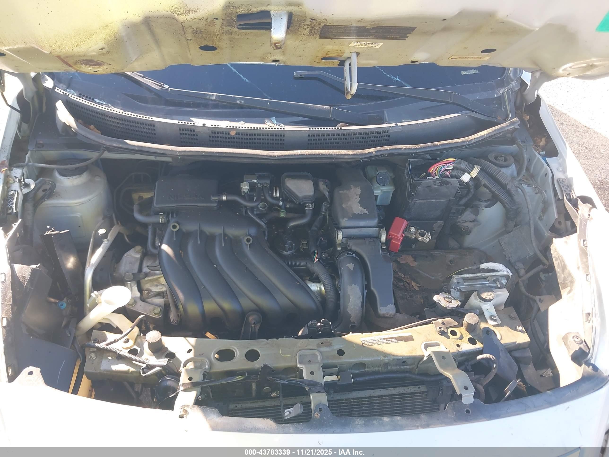 NISSAN VERSA image 10
