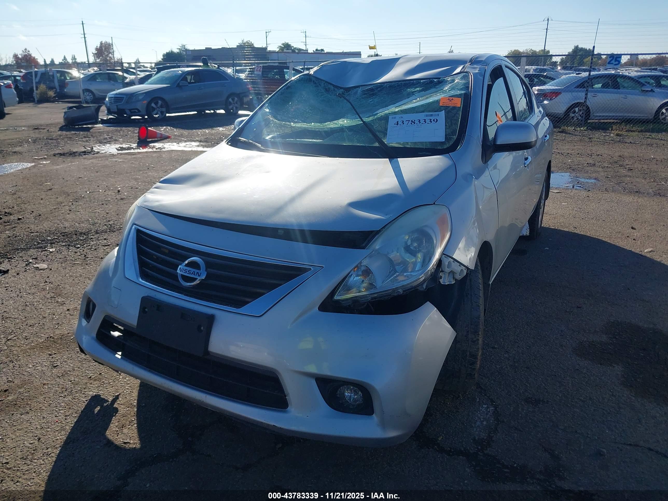 NISSAN VERSA image 2