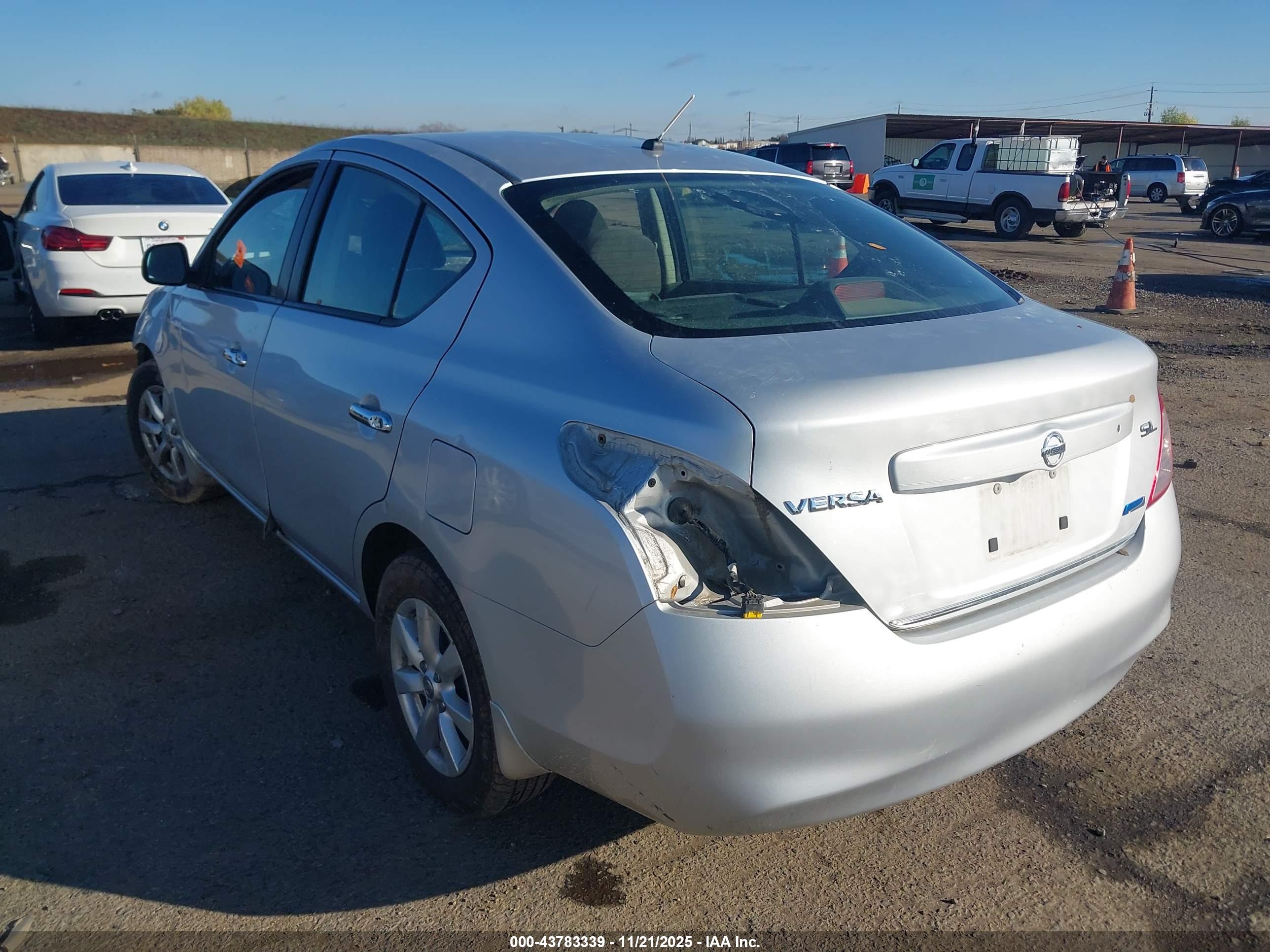 NISSAN VERSA image 3
