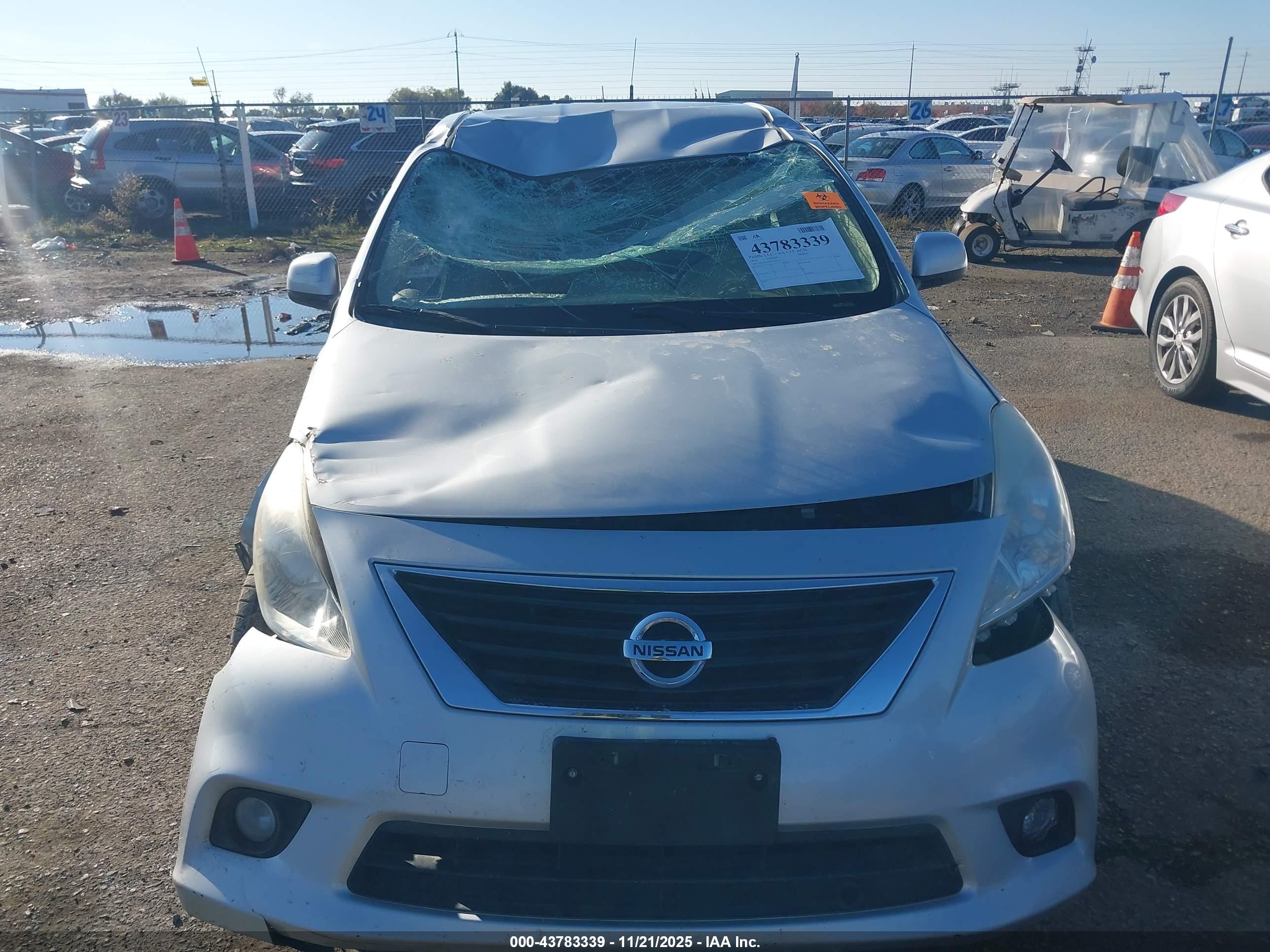 NISSAN VERSA image 6