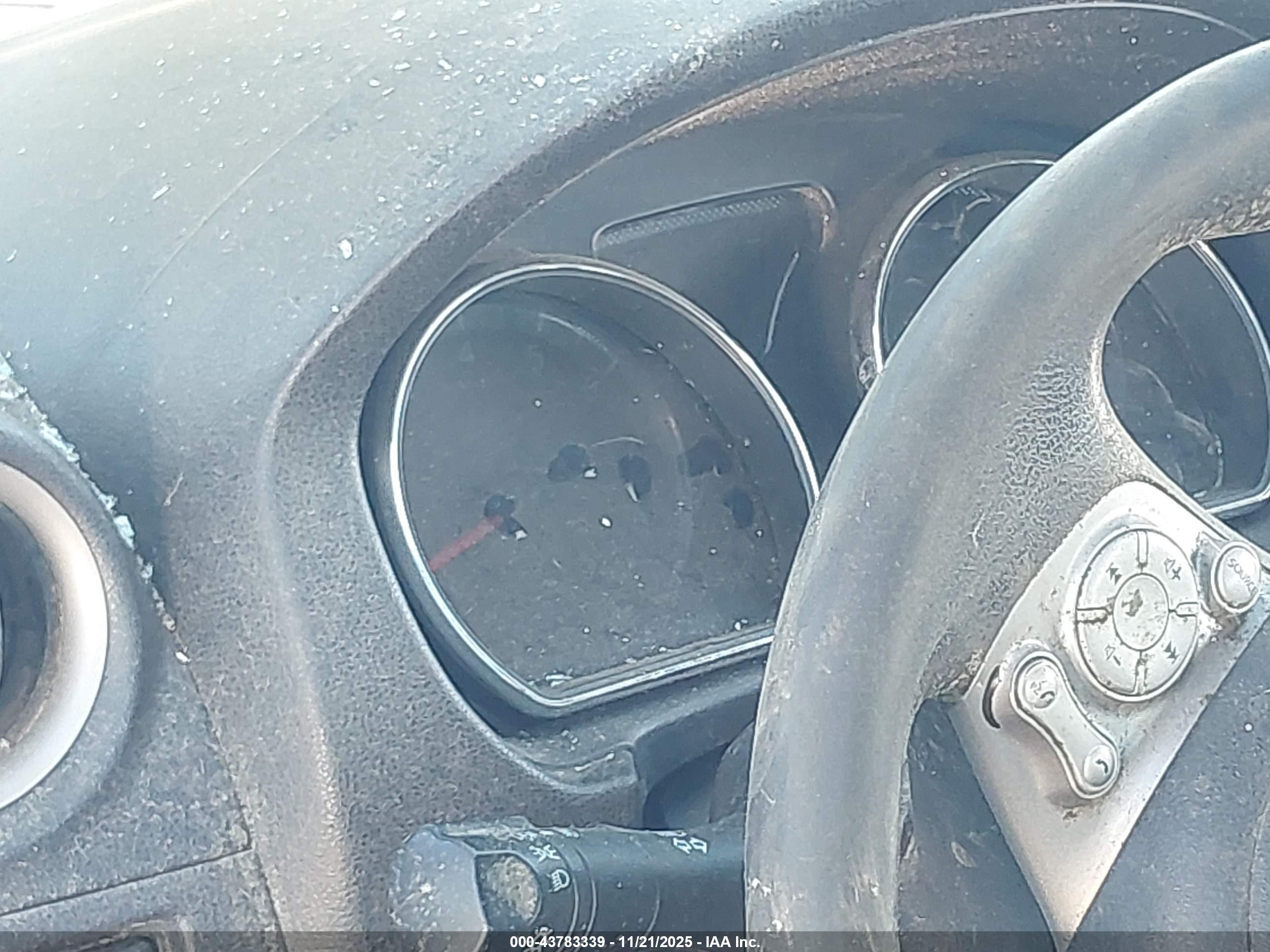 NISSAN VERSA image 7