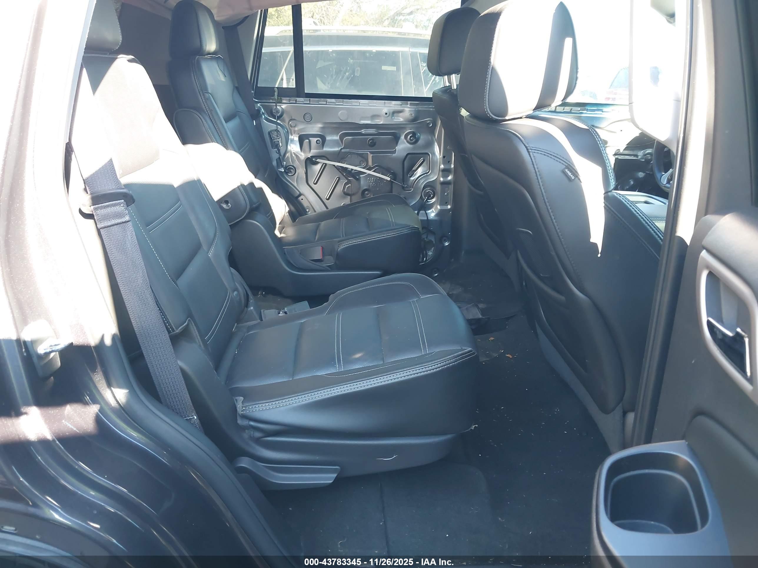 GMC YUKON image 8