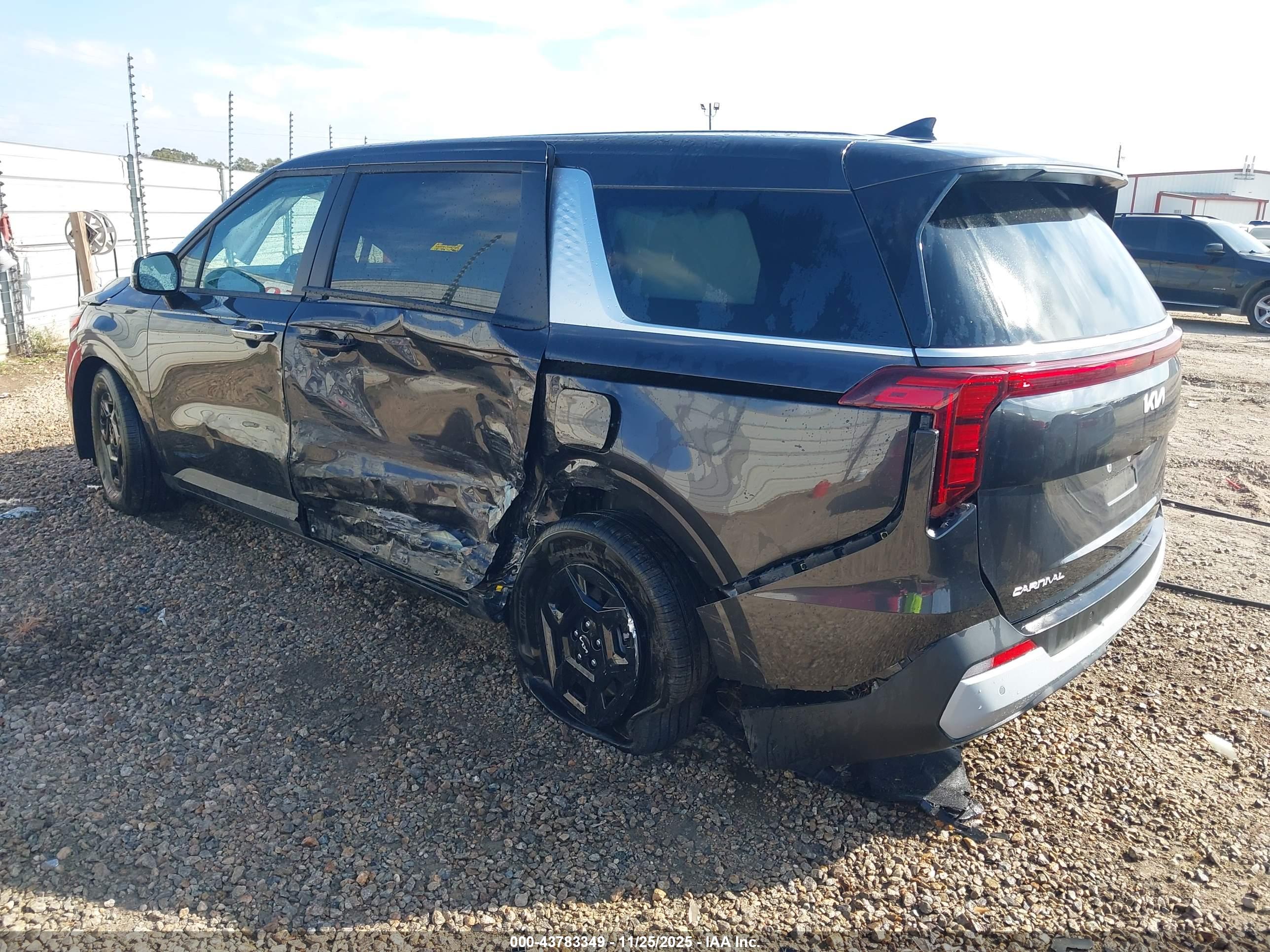 KIA CARNIVAL image 3